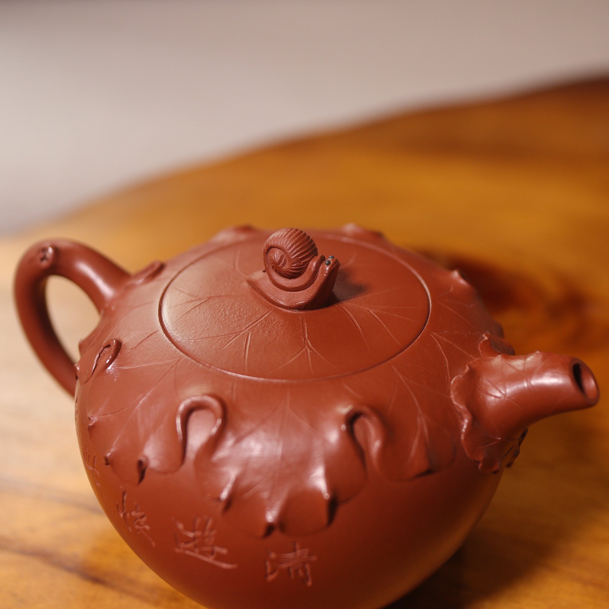 （已售出）*新品*【清蓮】原礦大紅袍貼花雕刻字畫紫砂茶壺