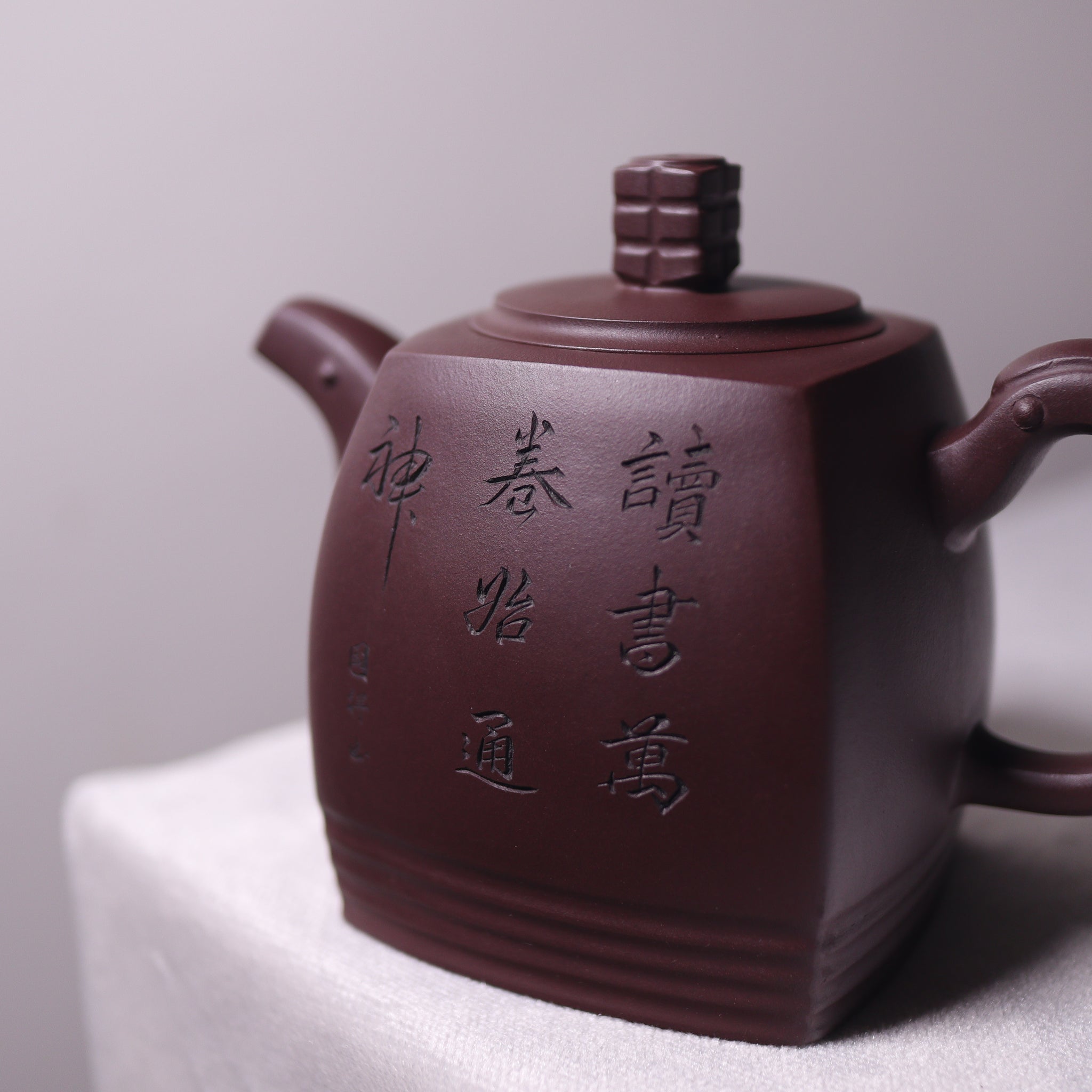 【青玉四方】原礦底槽青雕刻字畫紫砂茶壺