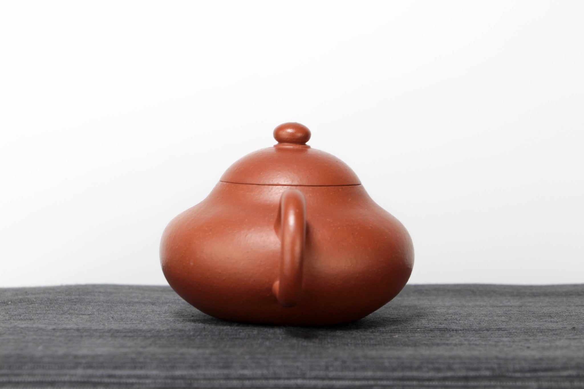 [Pear-shaped] Crimson mud and purple sand teapot made from raw ore using ancient methods