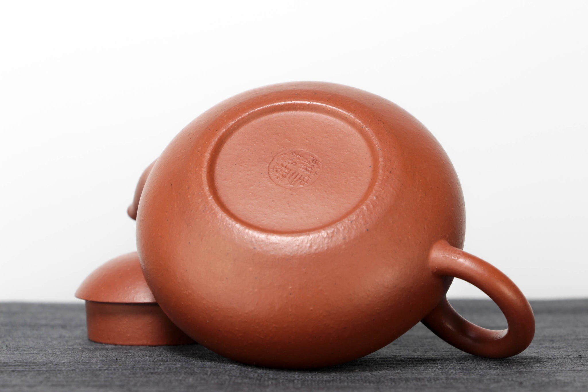 [Pear-shaped] Crimson mud and purple sand teapot made from raw ore using ancient methods