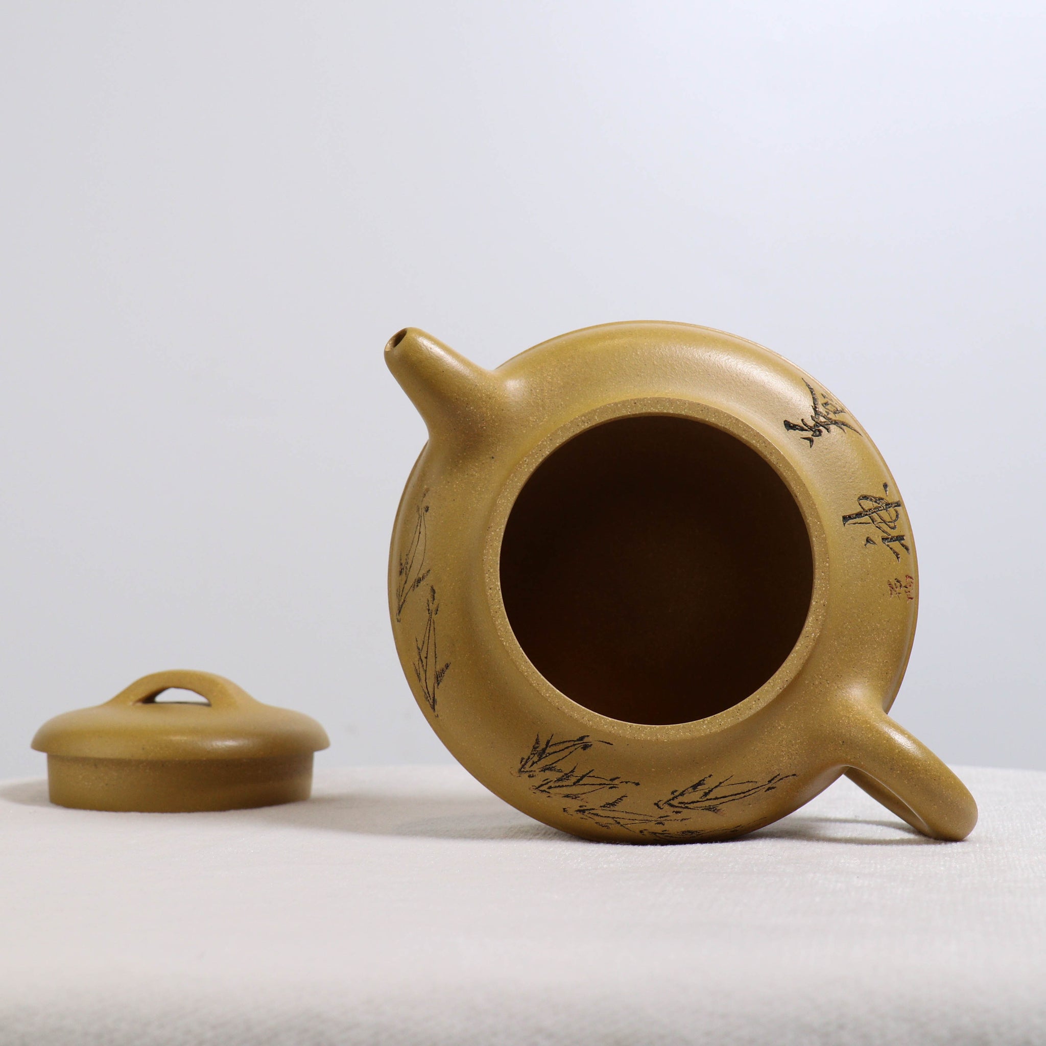 【線圓】黃段泥刻畫書法紫砂茶壺