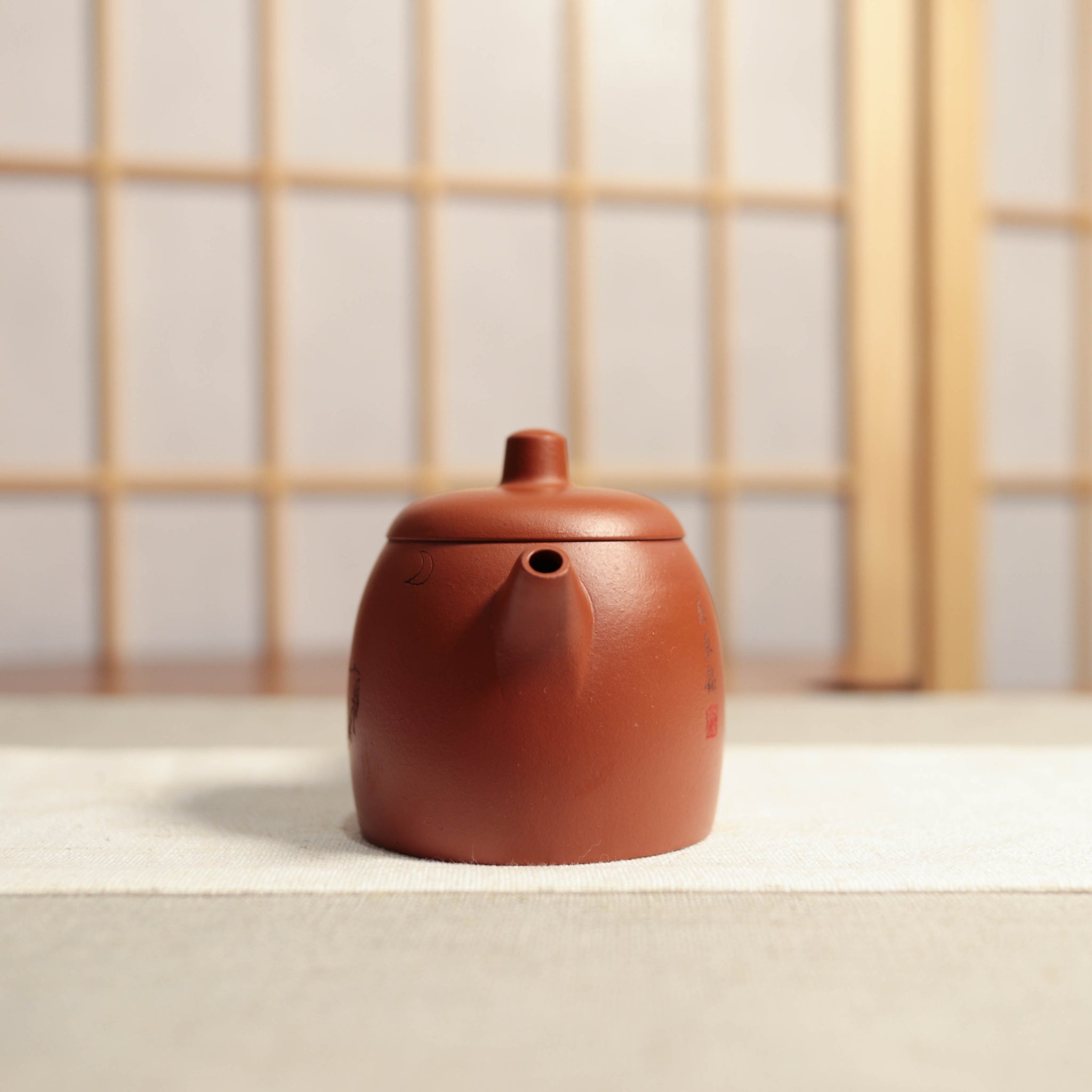 [Qin Zhong] Handmade small red clay carved purple clay teapot