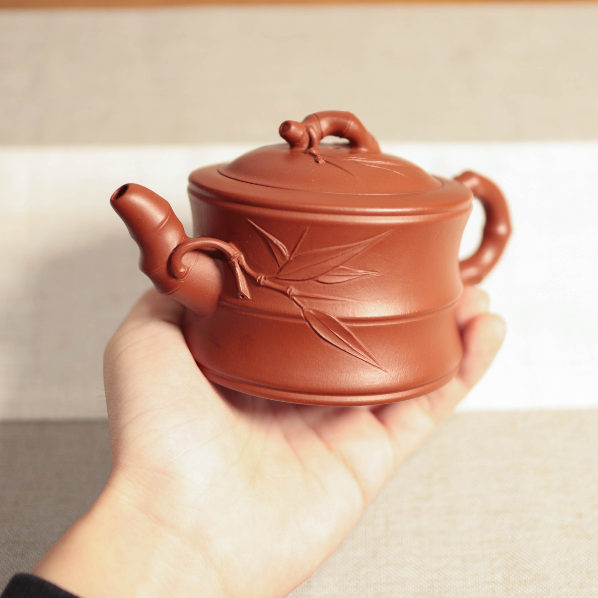 （已售出）【竹趣】朱泥貼花紫砂茶壺