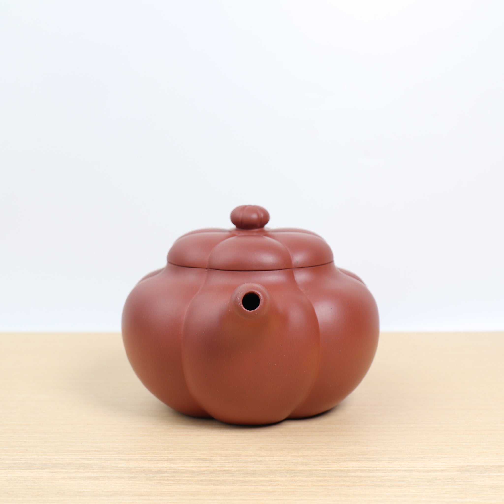 (Sold) [Stringed persimmon round teapot] Original red clay and purple sand teapot from the 1980s