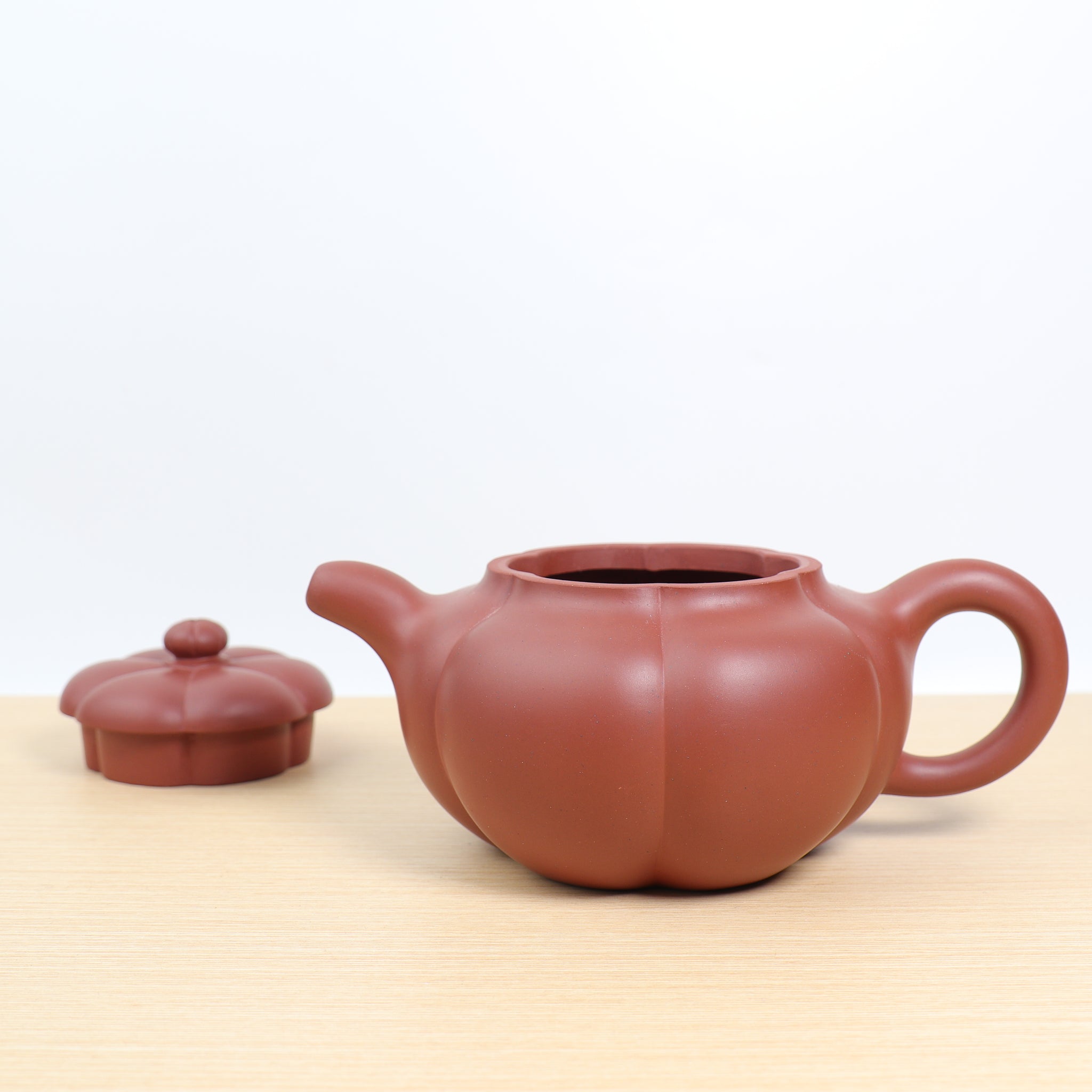 (Sold) [Stringed persimmon round teapot] Original red clay and purple sand teapot from the 1980s