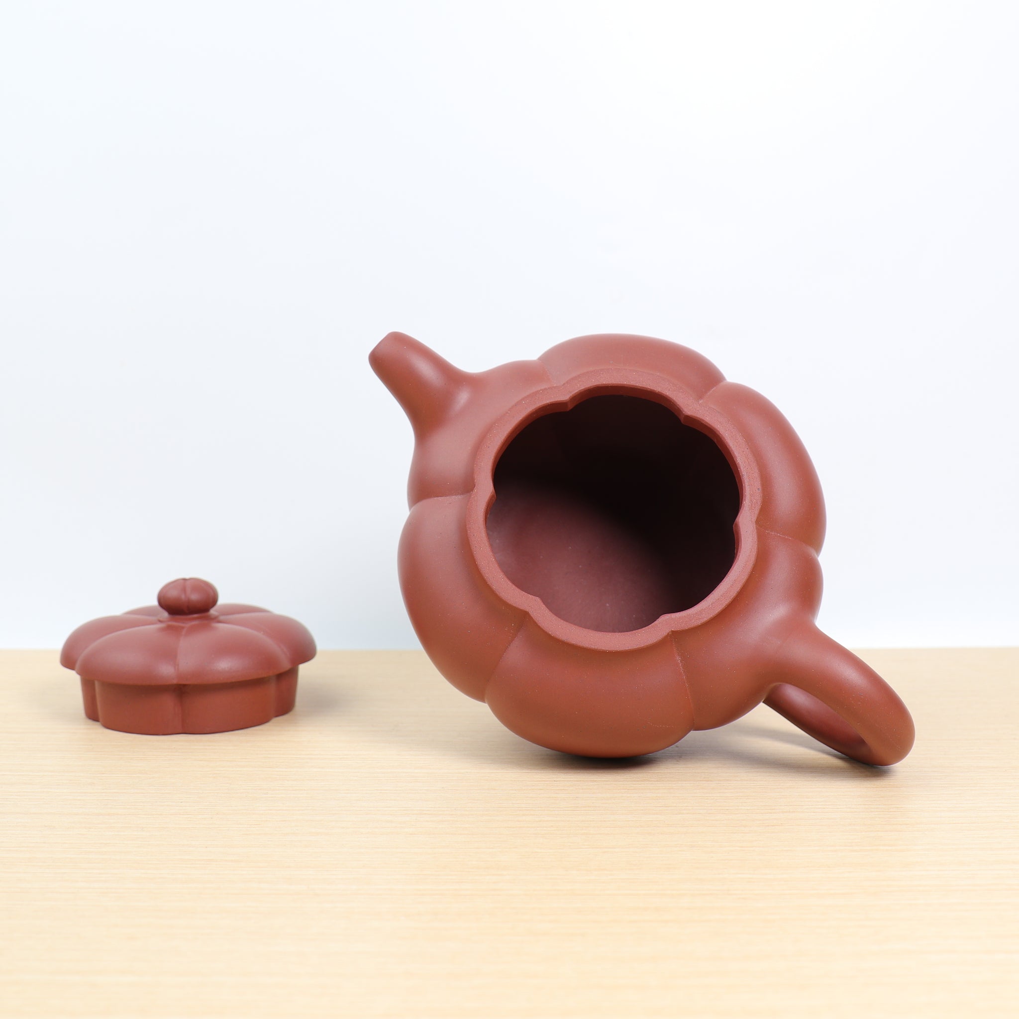 (Sold) [Stringed persimmon round teapot] Original red clay and purple sand teapot from the 1980s