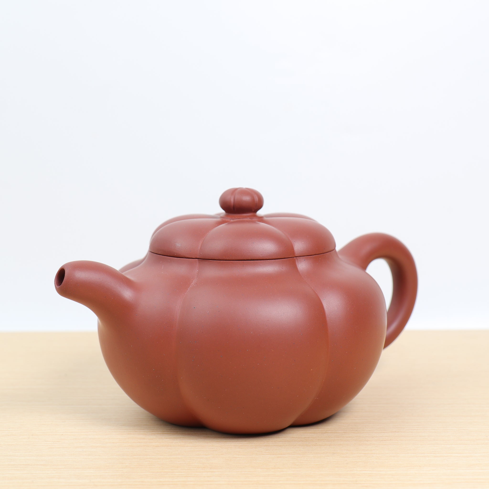 (Sold) [Stringed persimmon round teapot] Original red clay and purple sand teapot from the 1980s