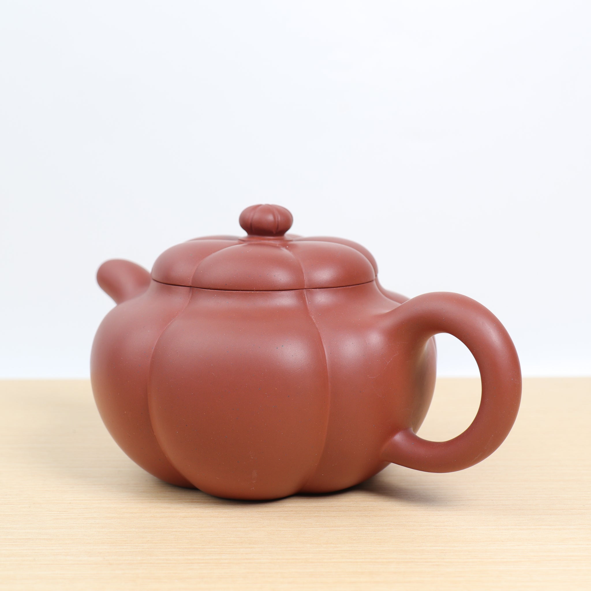 (Sold) [Stringed persimmon round teapot] Original red clay and purple sand teapot from the 1980s