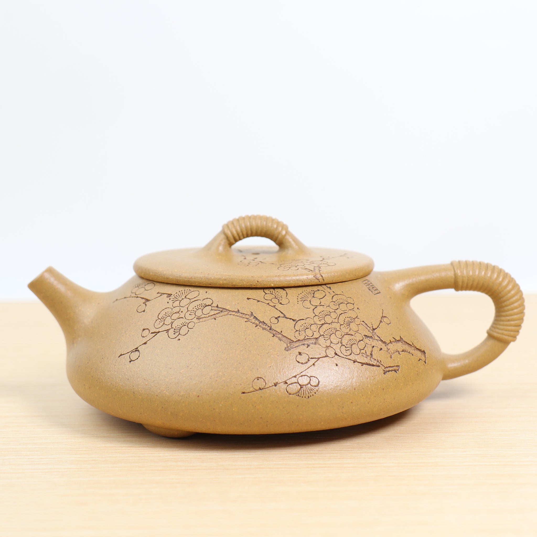 (Sold) *New Product* [Thread Ladle] Fully handmade raw ore golden clay carved purple clay teapot