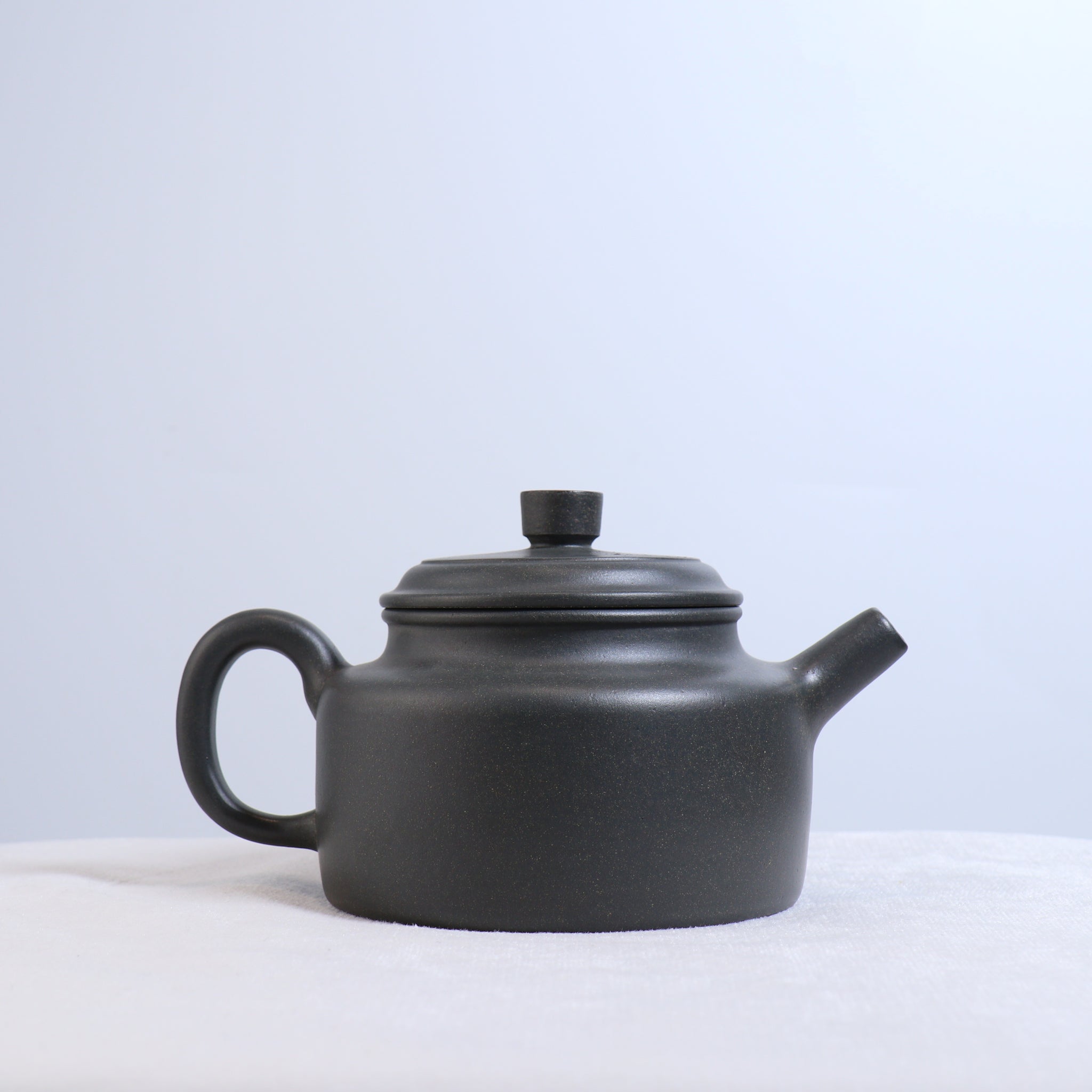 【德鐘】原礦墨綠泥簡意紫砂茶壺