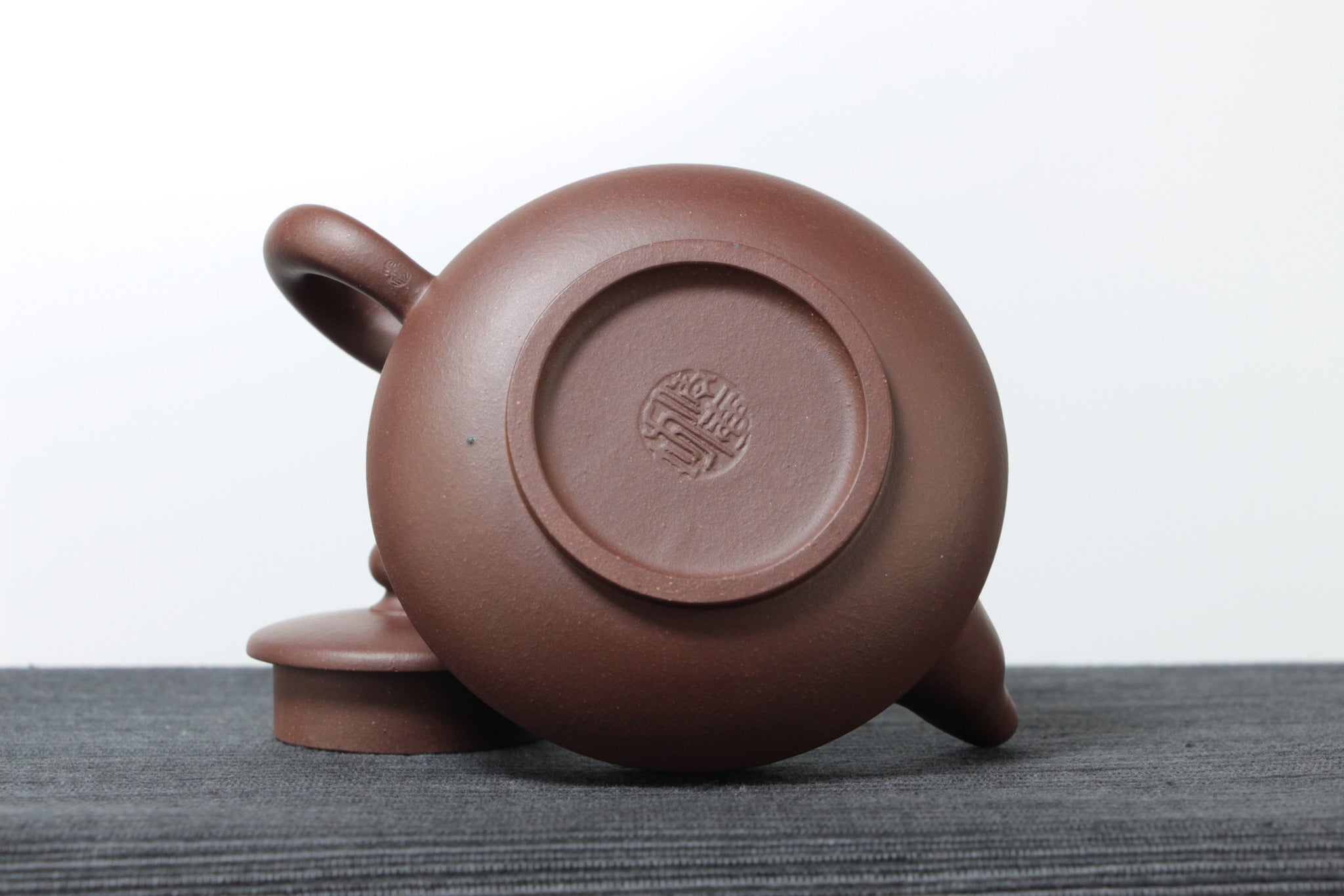 【在水一方】圓潤手工紫砂茶壺