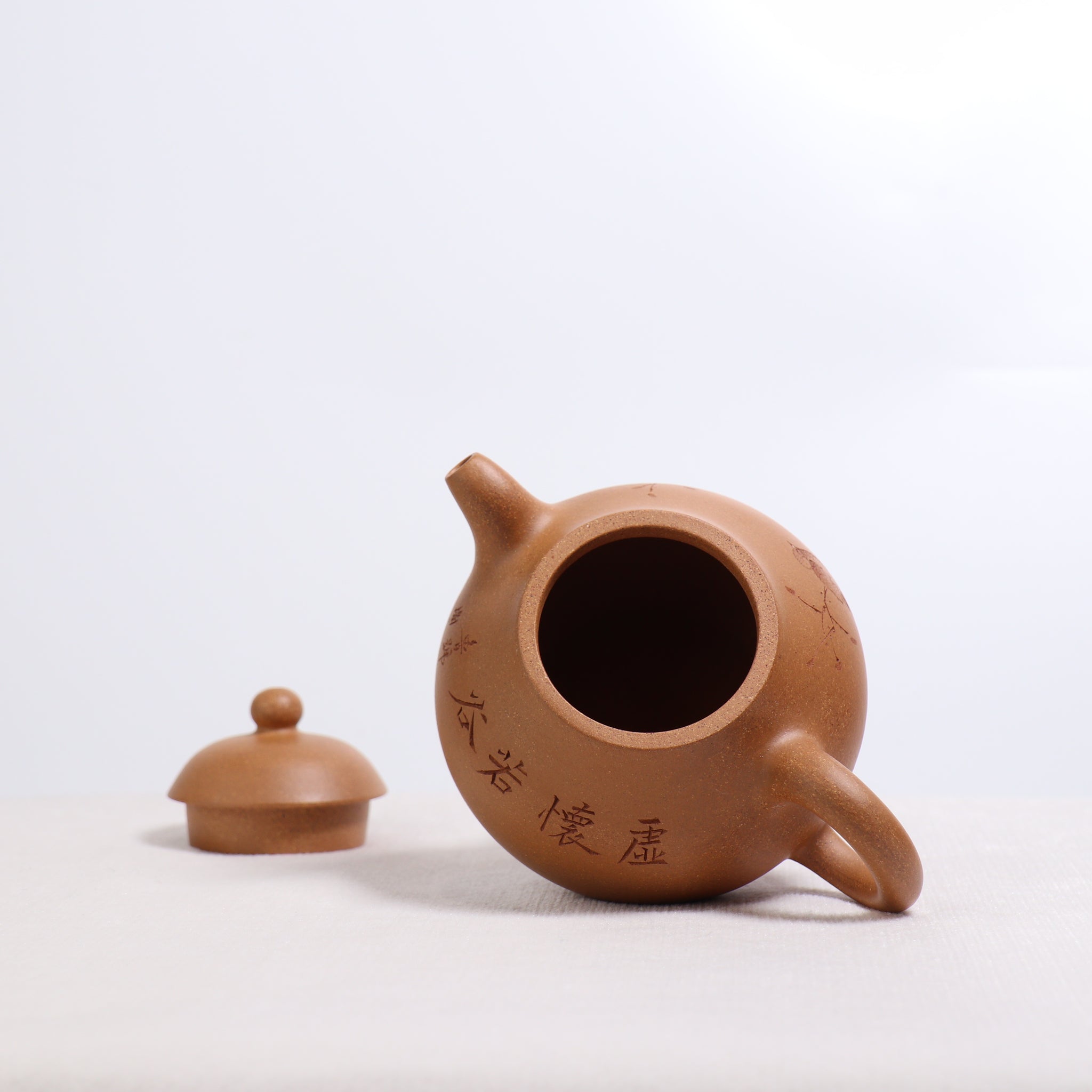 （已售出）【唐梨】原礦段泥書法刻畫紫砂茶壺