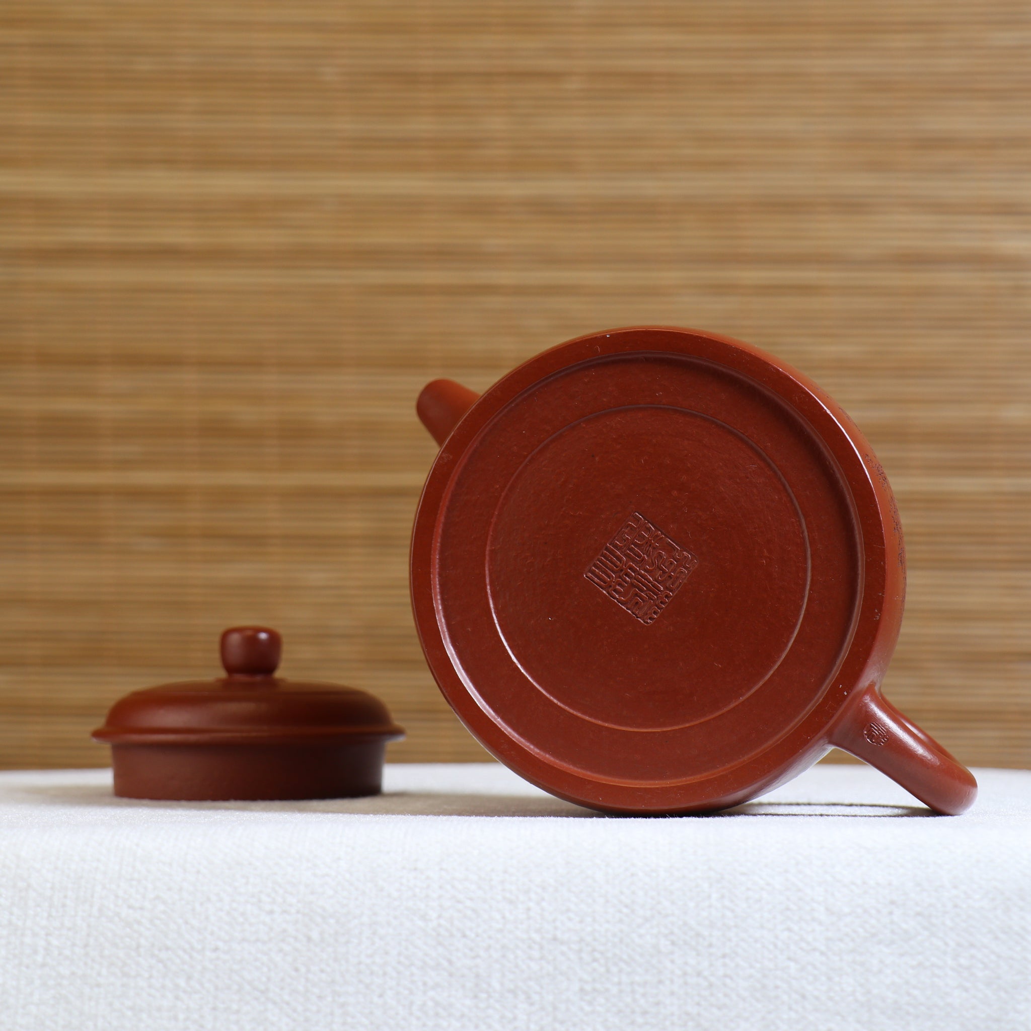 （已售出）【德鐘】大紅袍刻畫紫砂茶壺