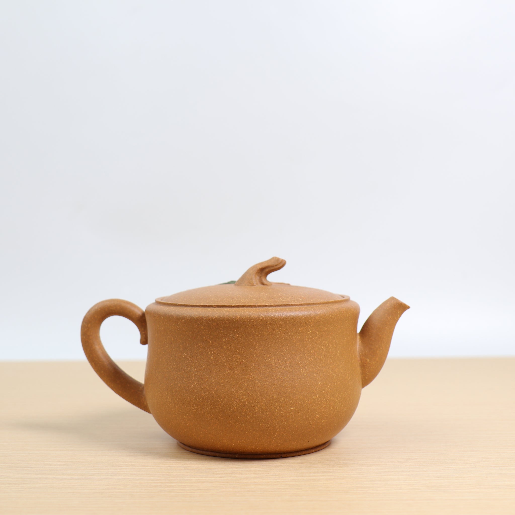 （已售出）【承露】原礦葵黃段泥貼花紫砂茶壺