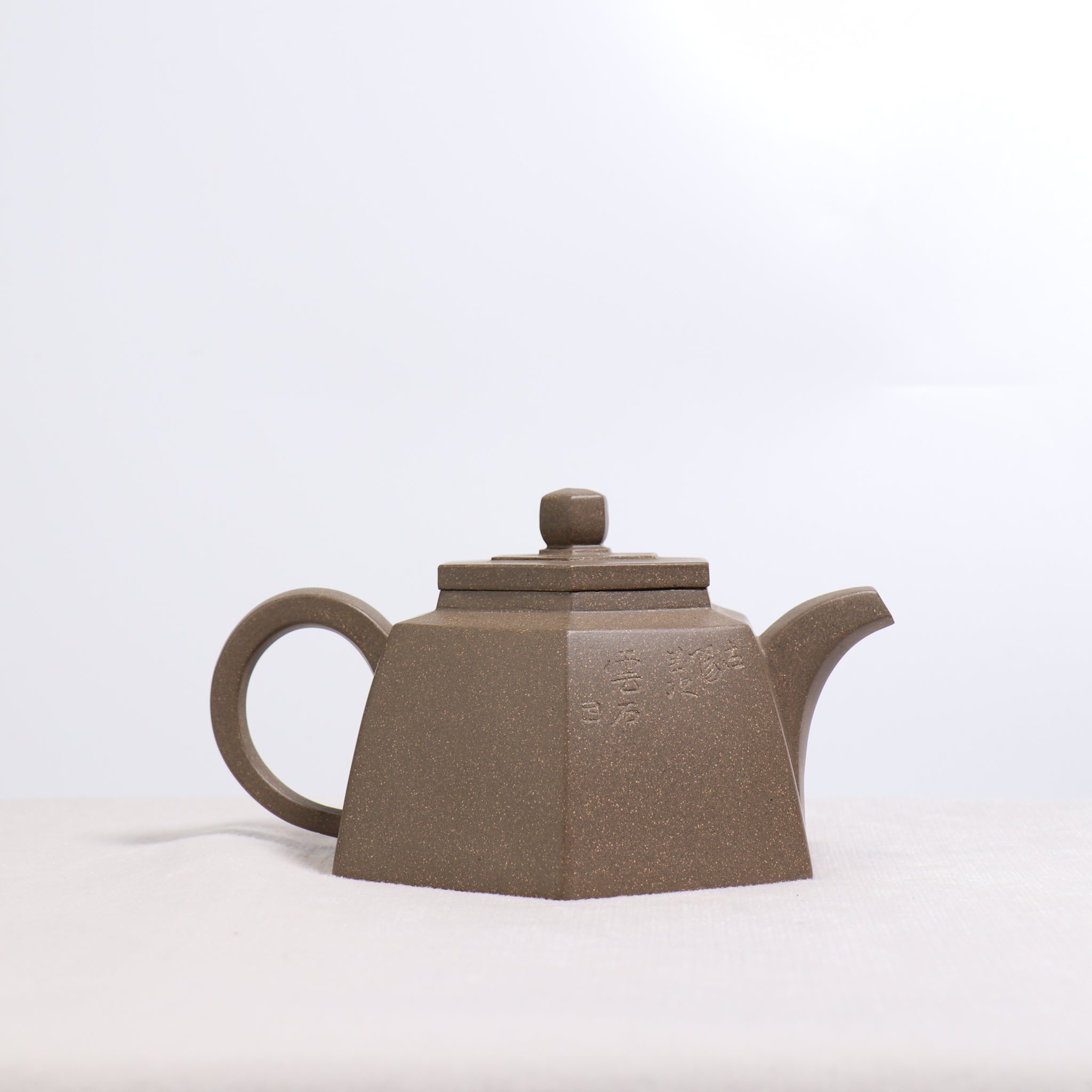 【鐘六方】原礦優質青段泥雕刻紫砂茶壺