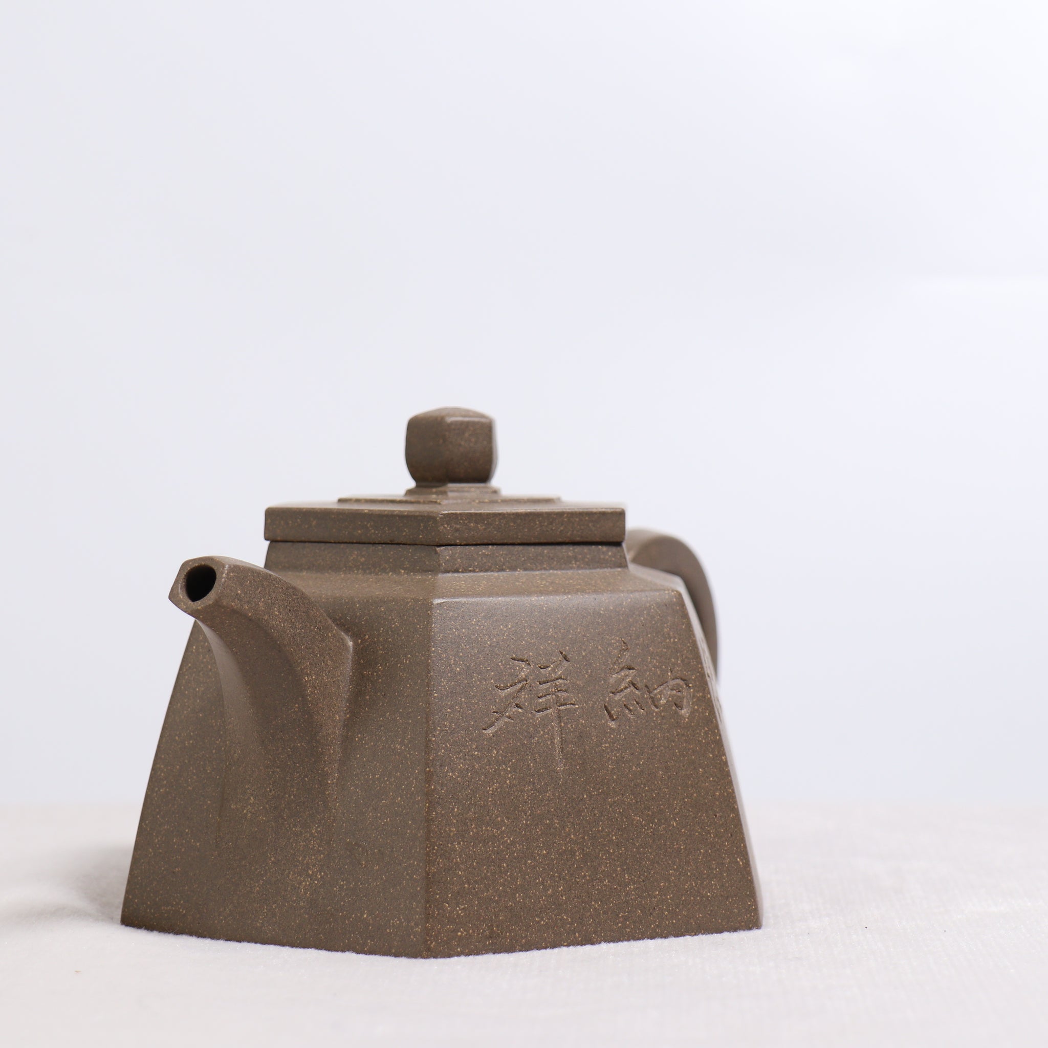 【鐘六方】原礦優質青段泥雕刻紫砂茶壺