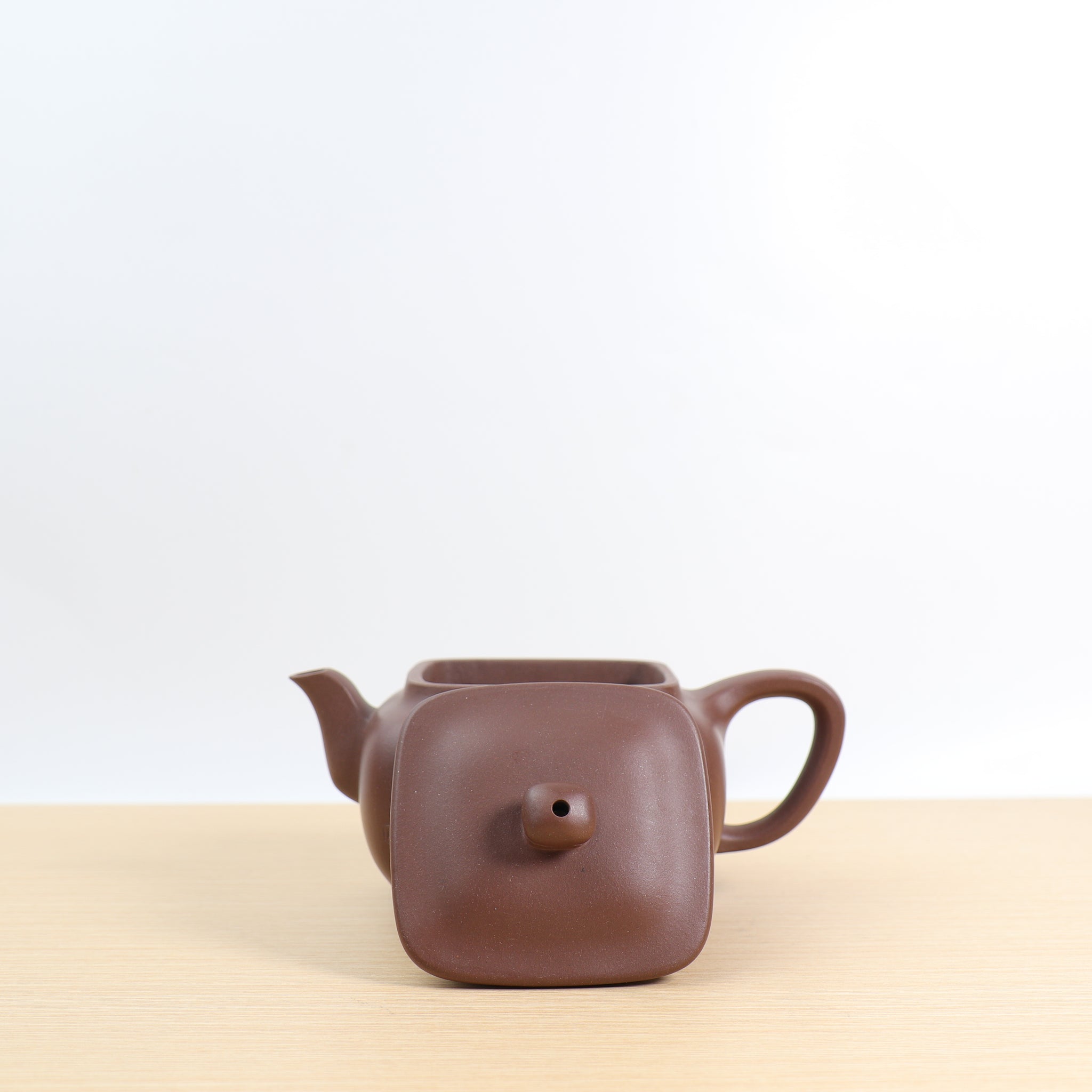 現貨太古*【小四方樽】文革泥雕刻紫砂茶壺– Cha-Tailor Tea Specialist