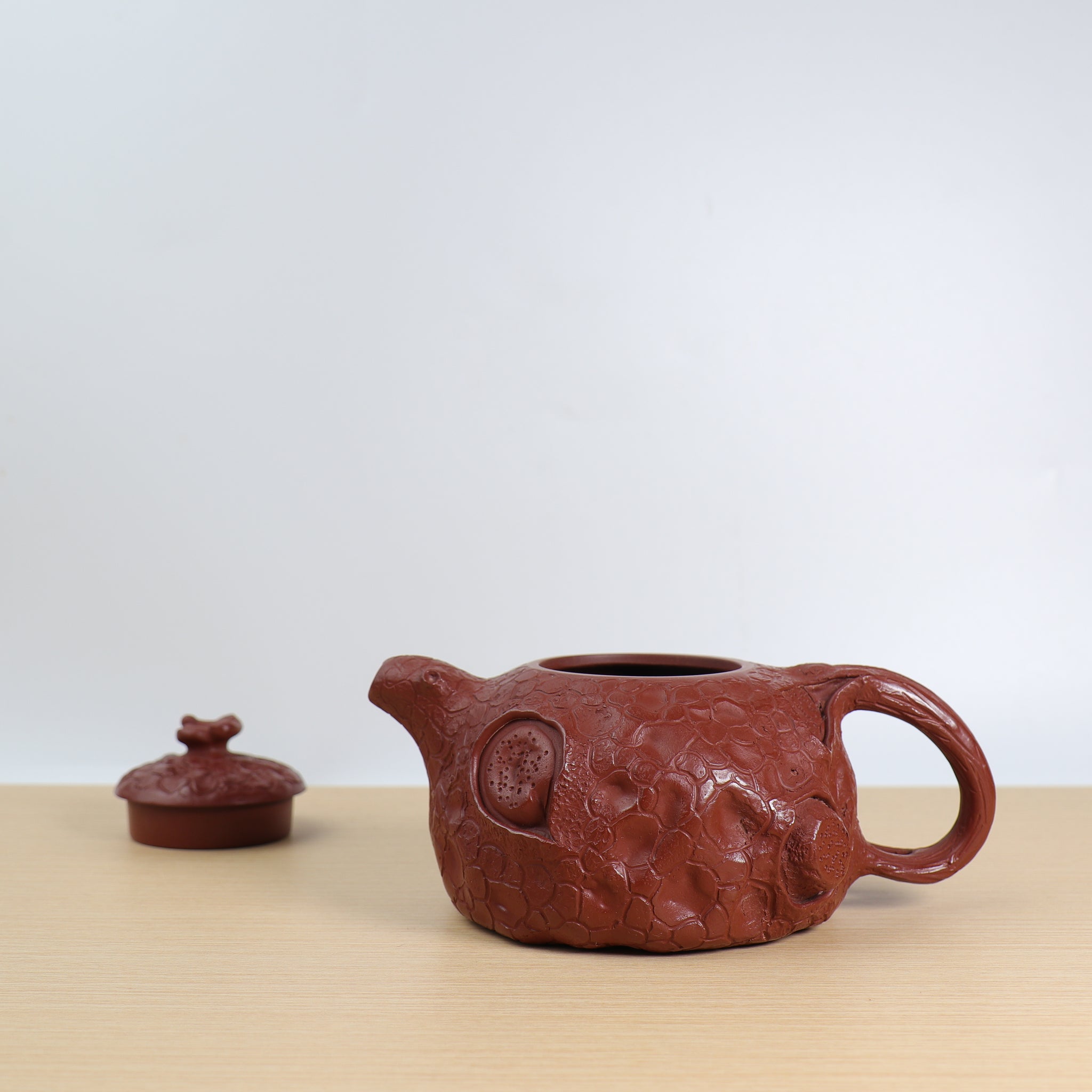 [Tree galls for spring] Raw mineral cinnabar and purple clay teapot