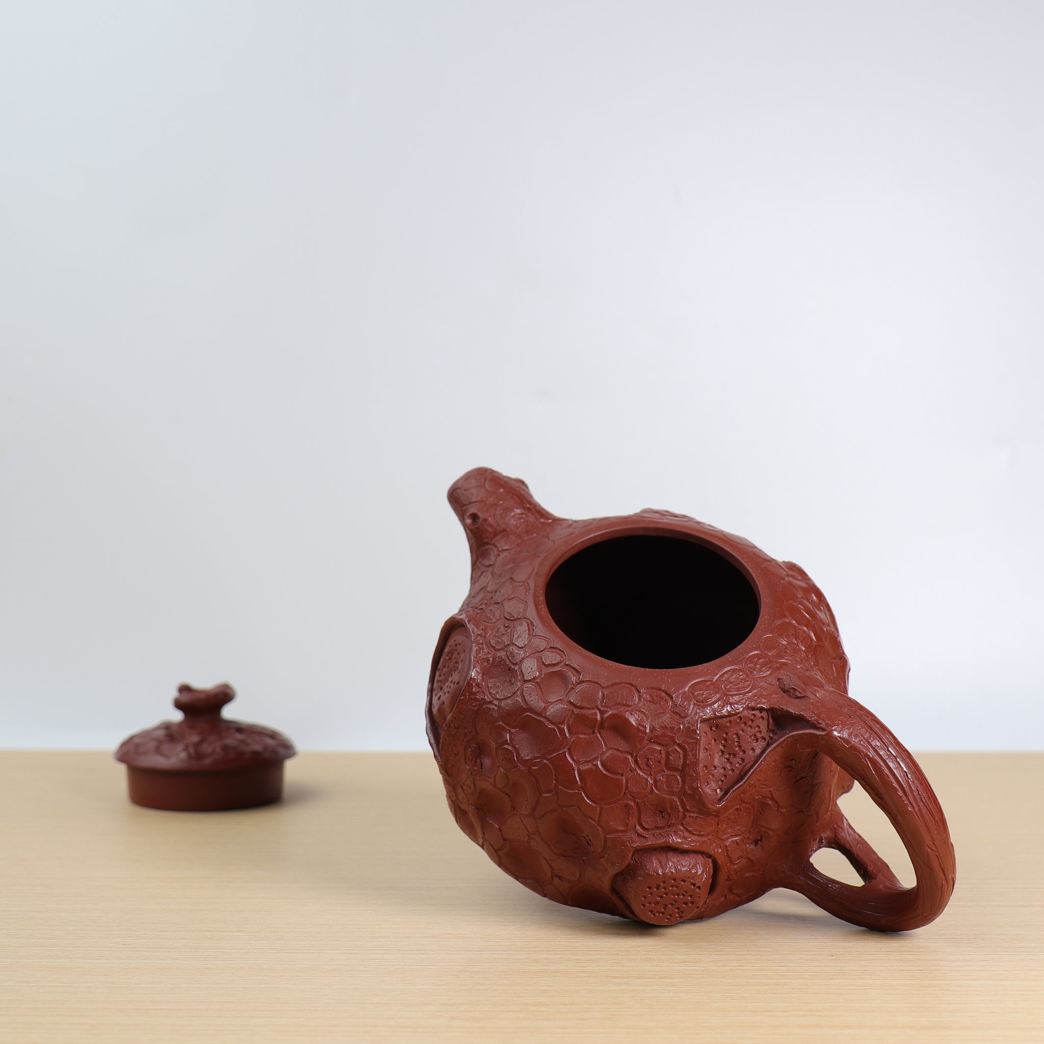 [Tree galls for spring] Raw mineral cinnabar and purple clay teapot