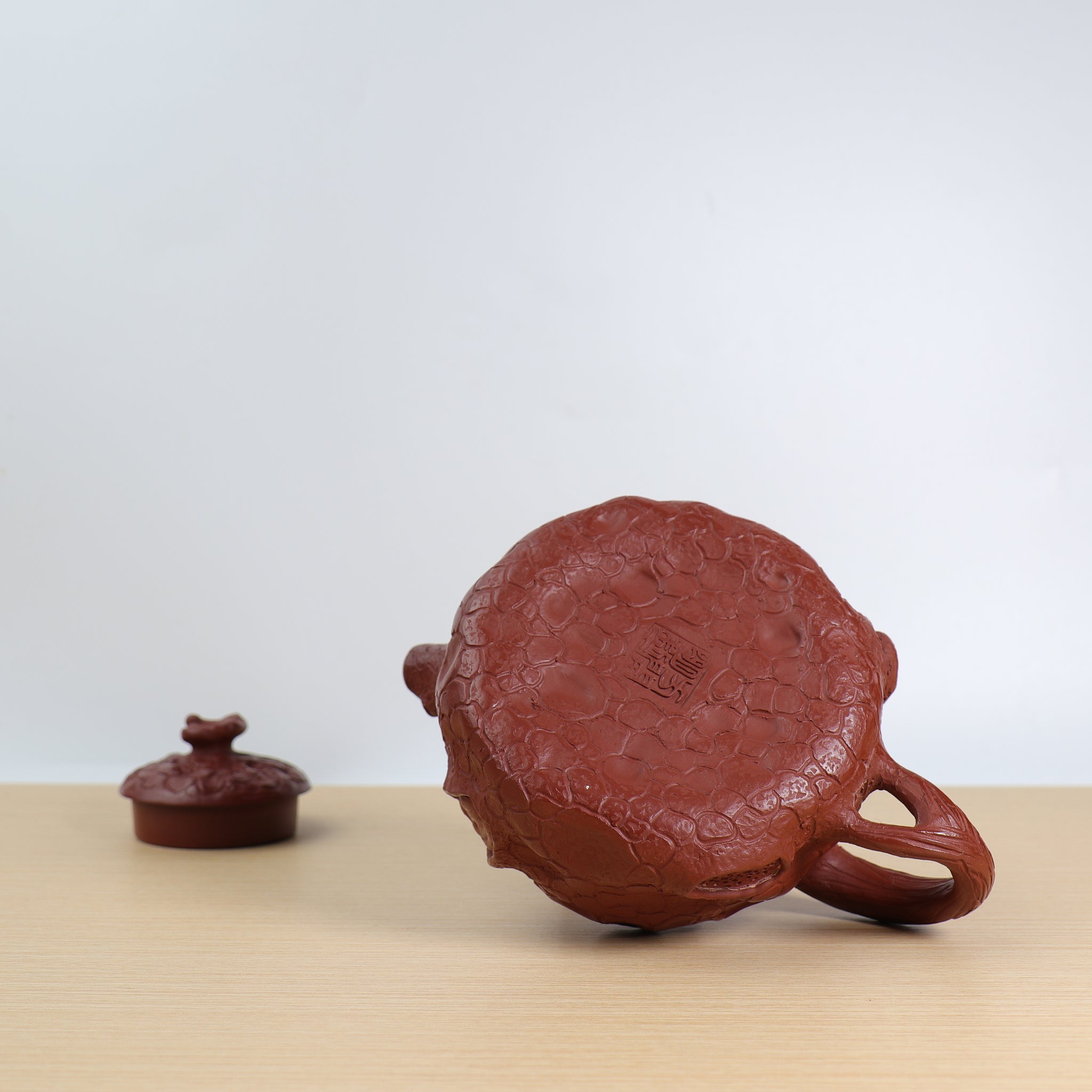 [Tree galls for spring] Raw mineral cinnabar and purple clay teapot