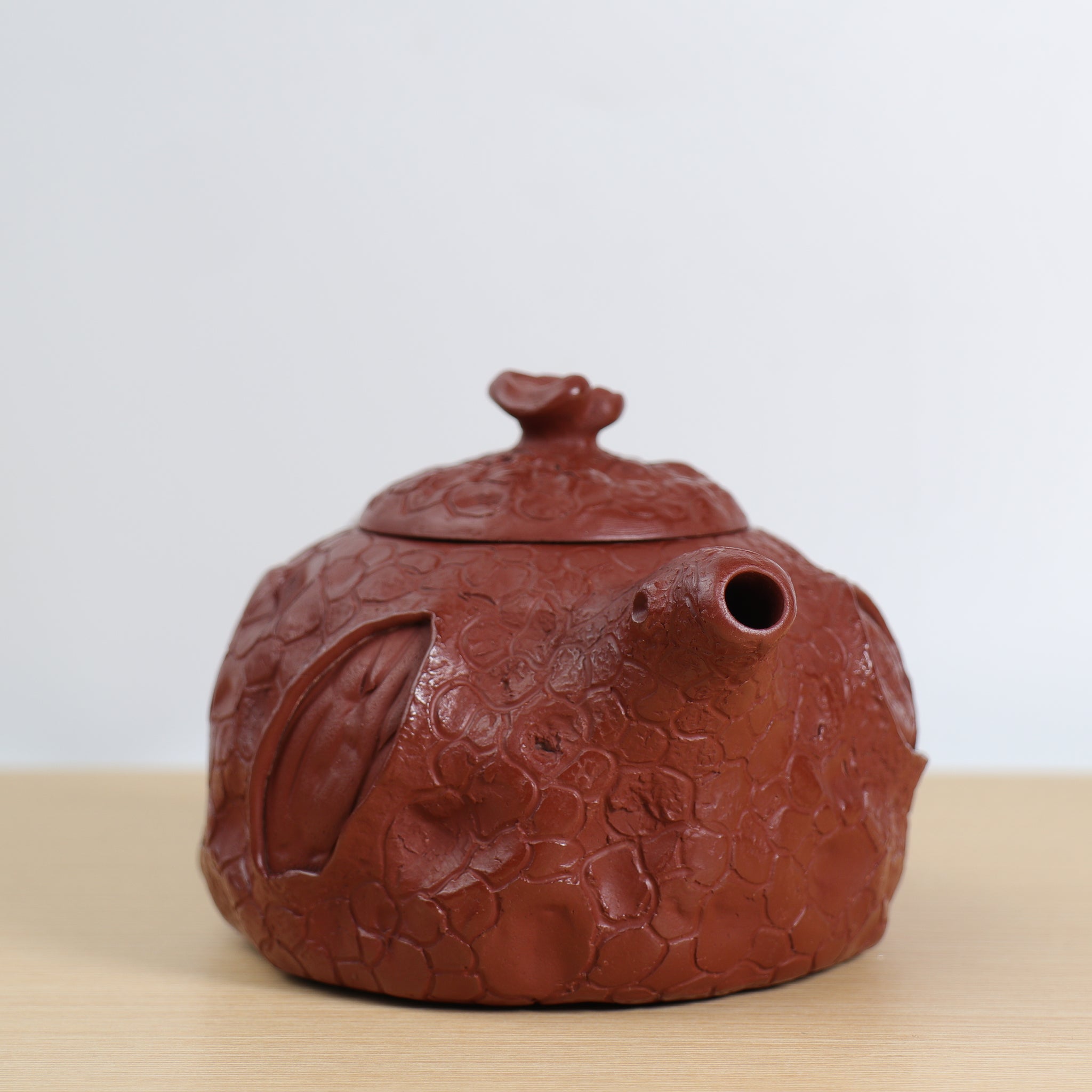 [Tree galls for spring] Raw mineral cinnabar and purple clay teapot