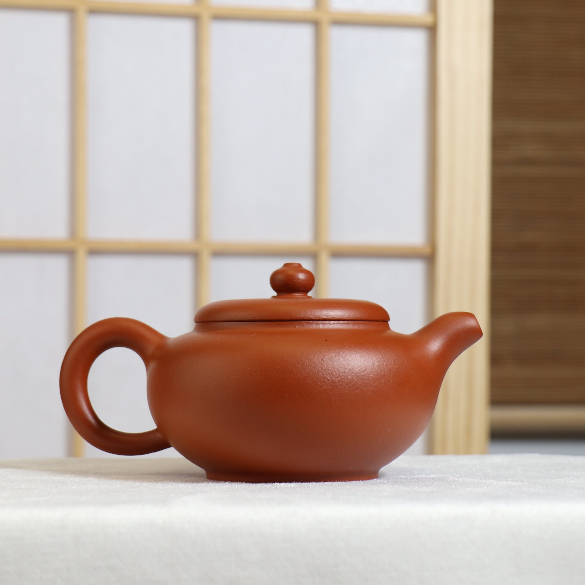 【圓韻】朱泥簡樸紫砂茶壺