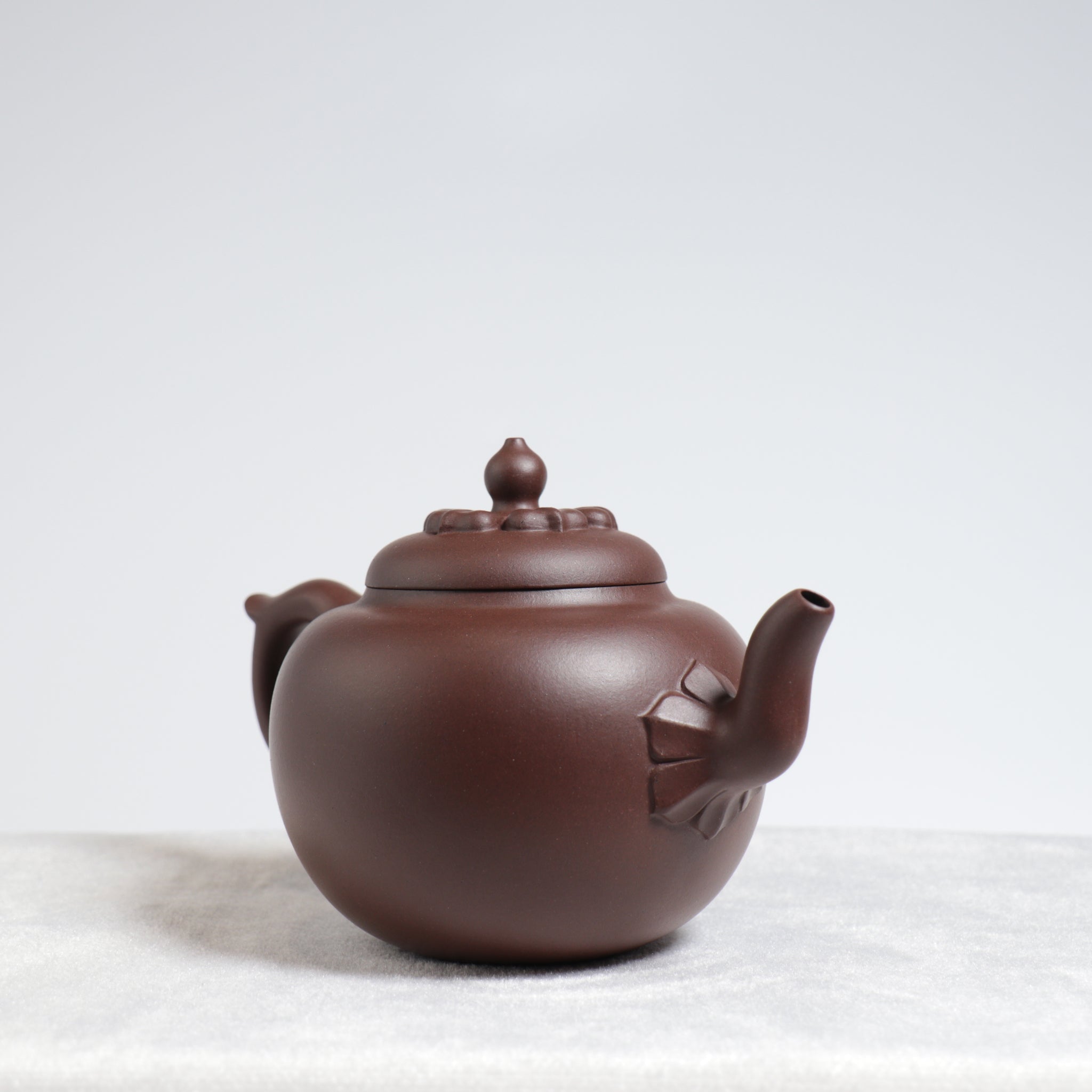 （已售出）【菱花壺】全手工原礦七十年代老紫泥優雅紫砂茶壺
