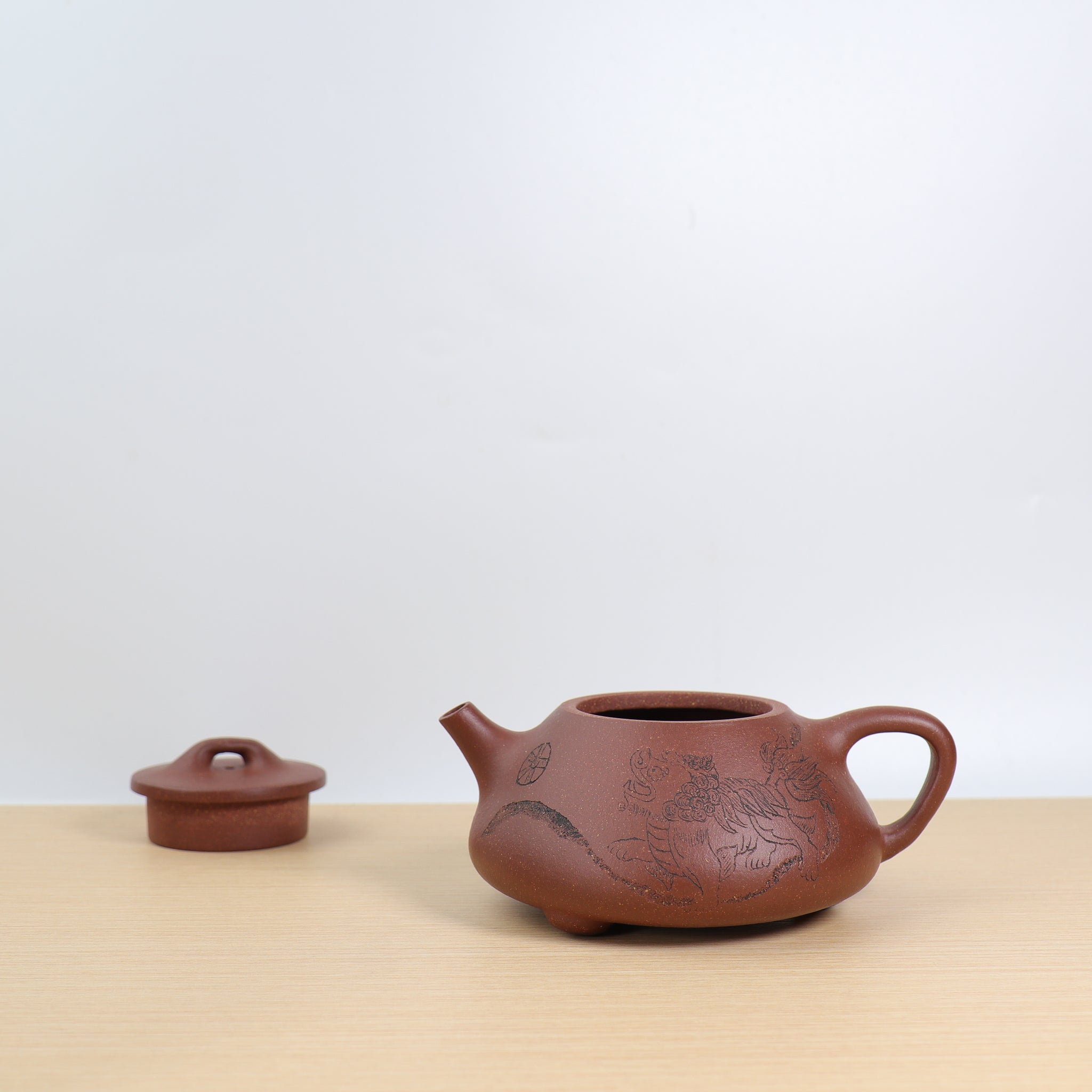 [Auspicious] Purple clay teapot with green bottom groove