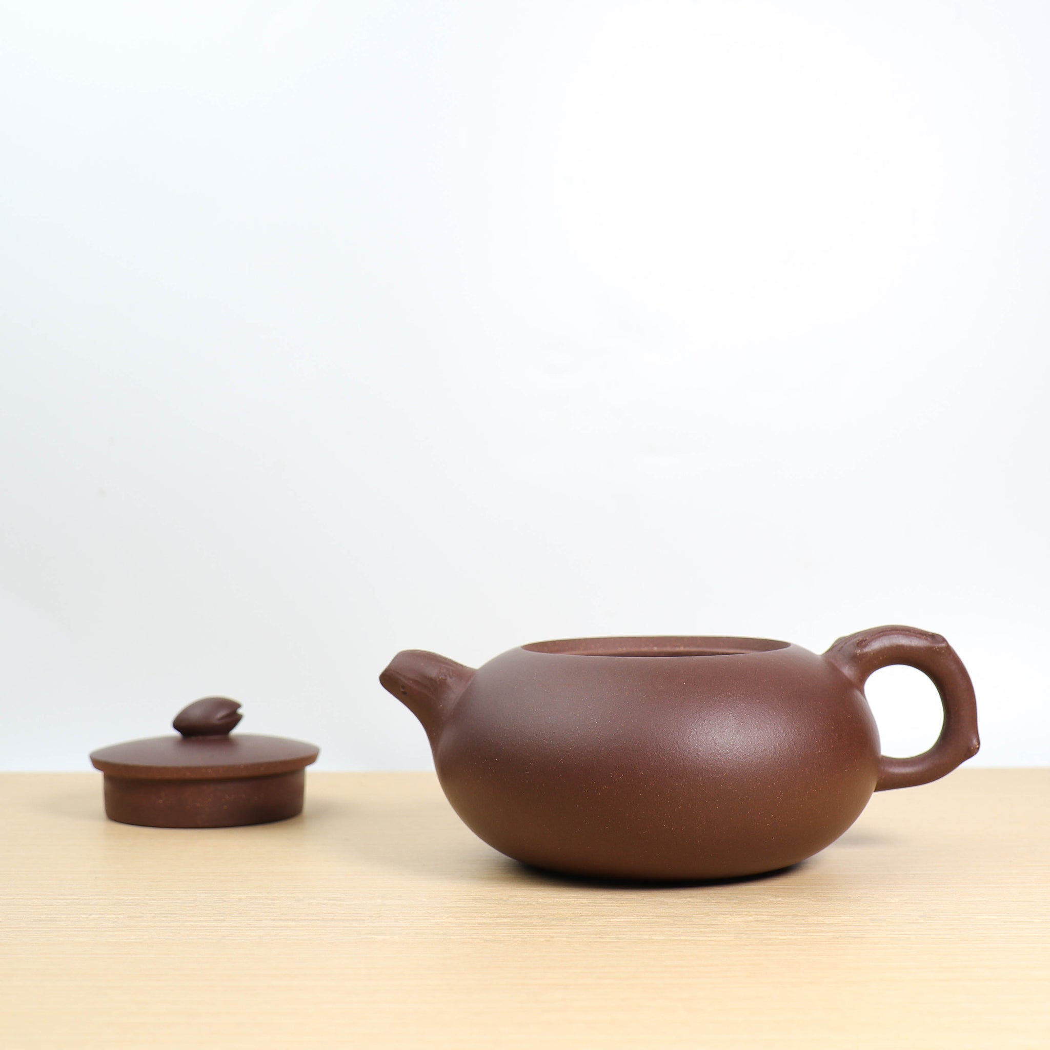 (Sold) [Flat Round Pot] Purple Clay Gold Sand Simple Purple Clay Teapot