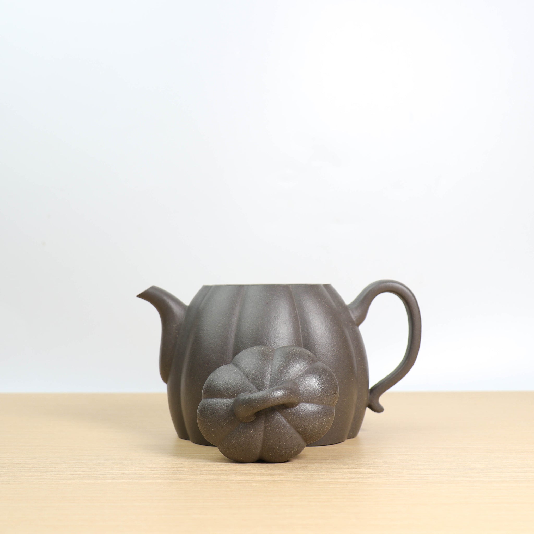 [Qin Quan with ribbed patterns] Green gray clay purple sand teapot