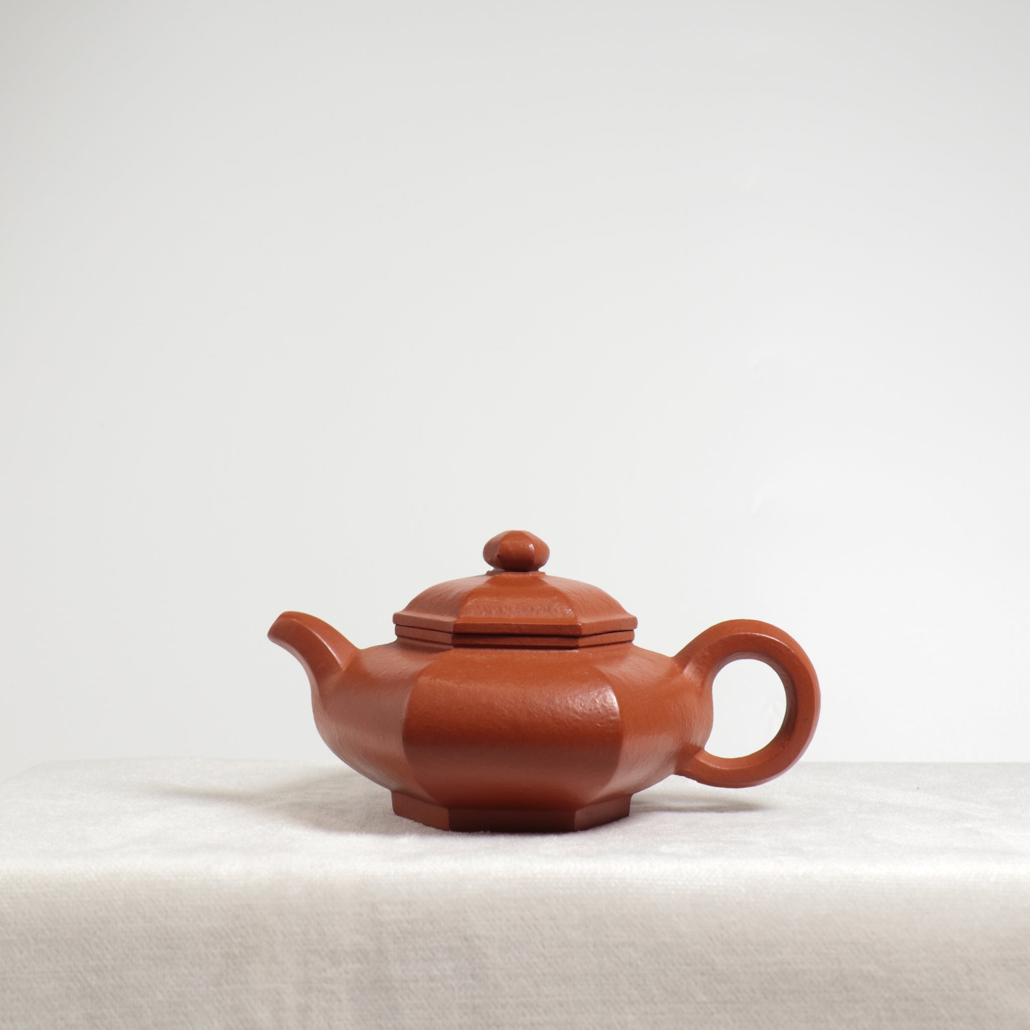 【藏六方】朱泥簡樸紫砂茶壺