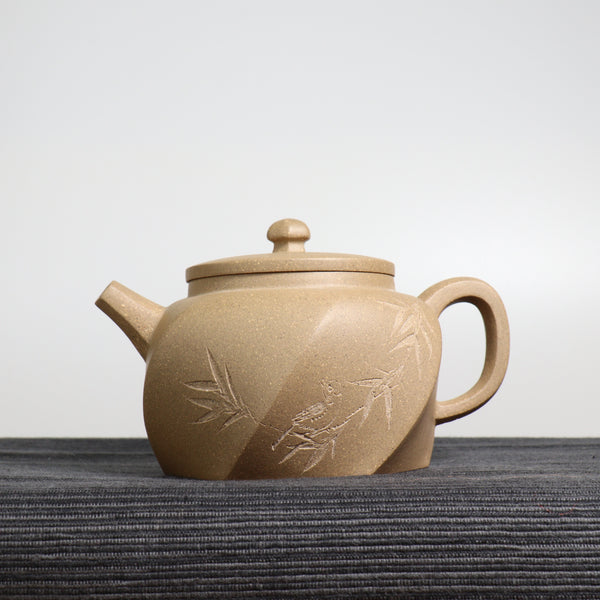 （已售出）【旋風】原礦段泥刻畫紫砂茶壺