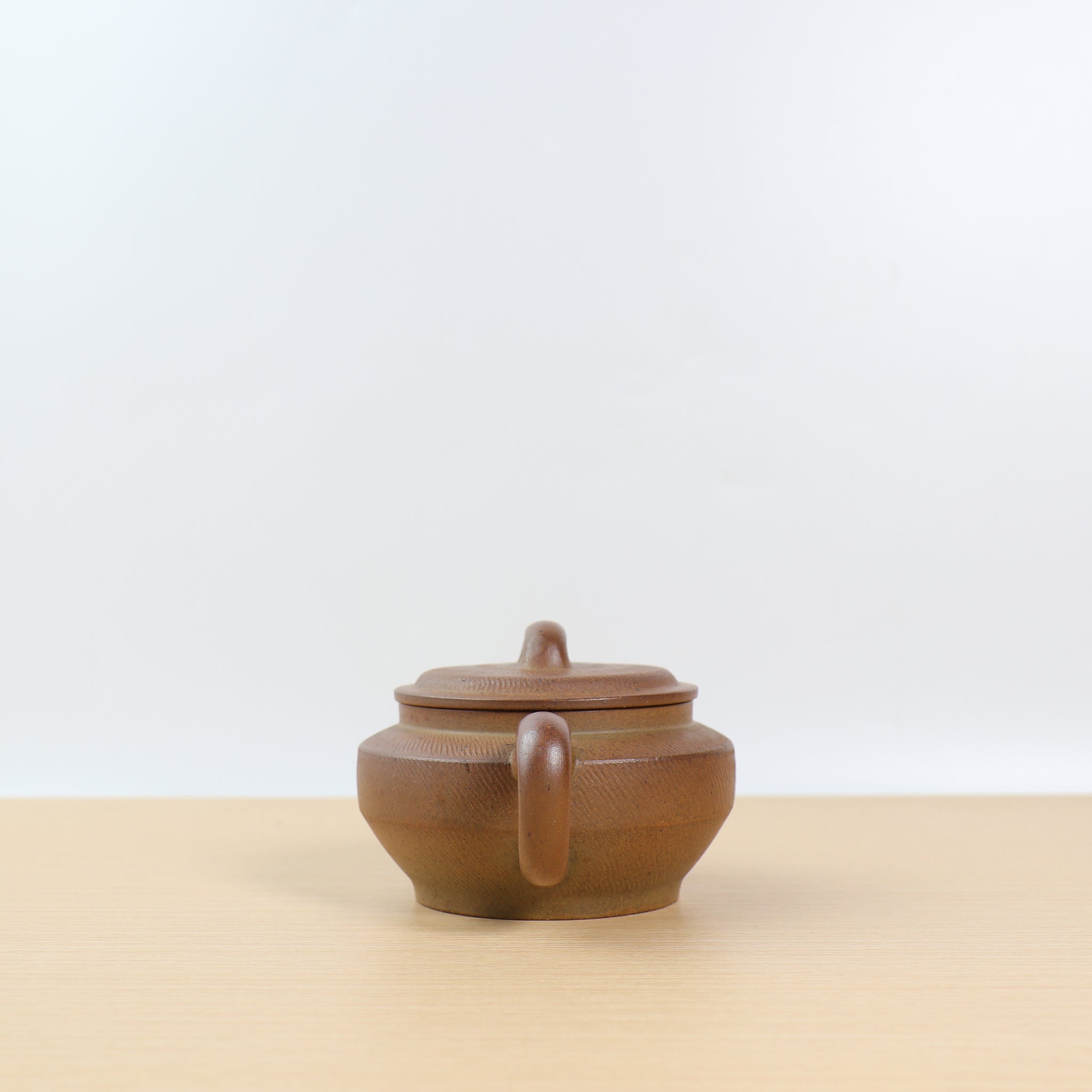 【介兮‧瓦當式高巨輪】段泥柴燒紫砂茶壺