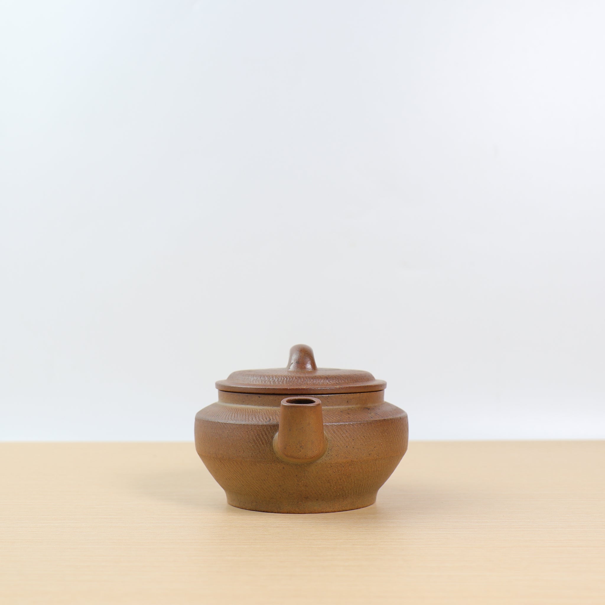 【介兮‧瓦當式高巨輪】段泥柴燒紫砂茶壺