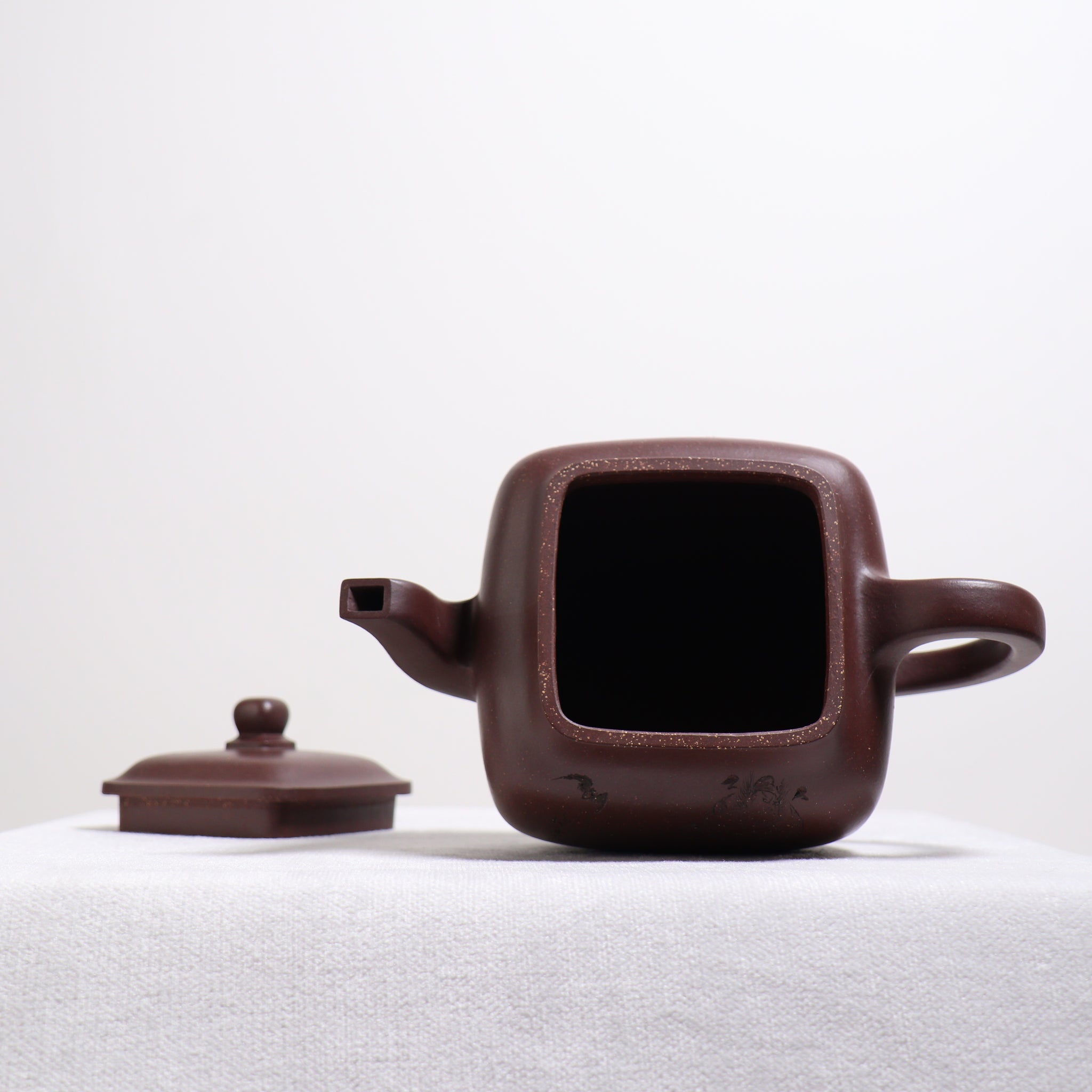 （已售出）【鳴遠四方】紫泥刻畫書法紫砂茶壺