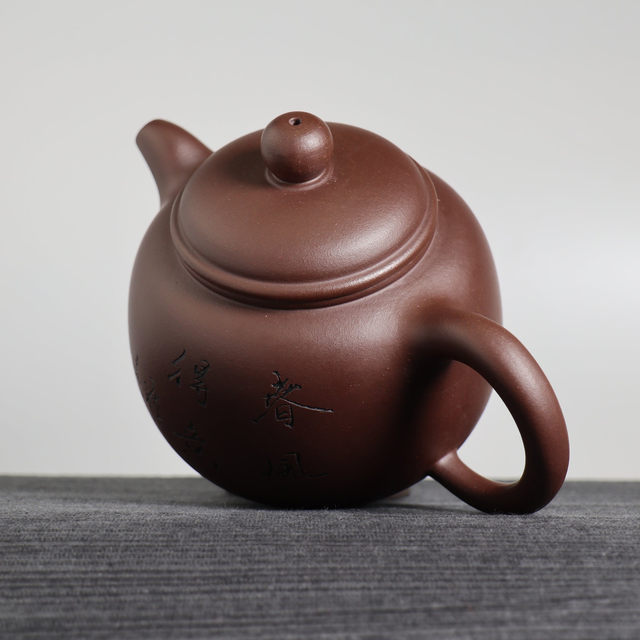 （已售出）【鮑尊】原礦紫泥刻畫紫砂茶壺