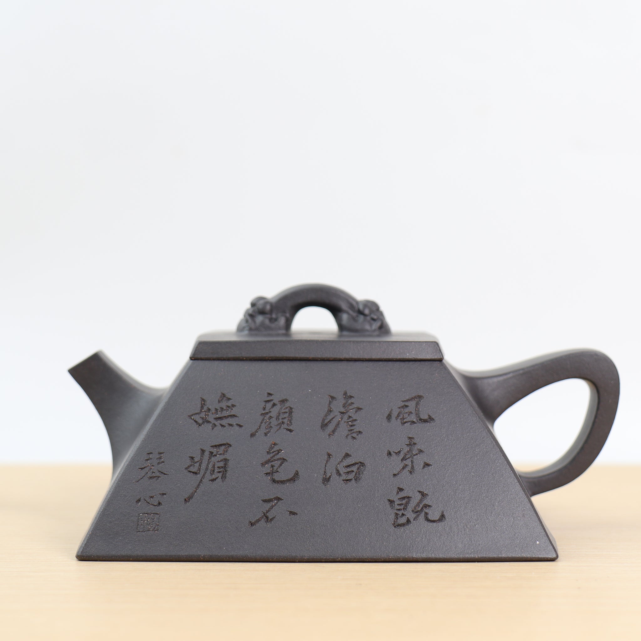 （已售出）*新品*【四方石瓢】全手工原礦石黃泥書法刻畫紫砂茶壺