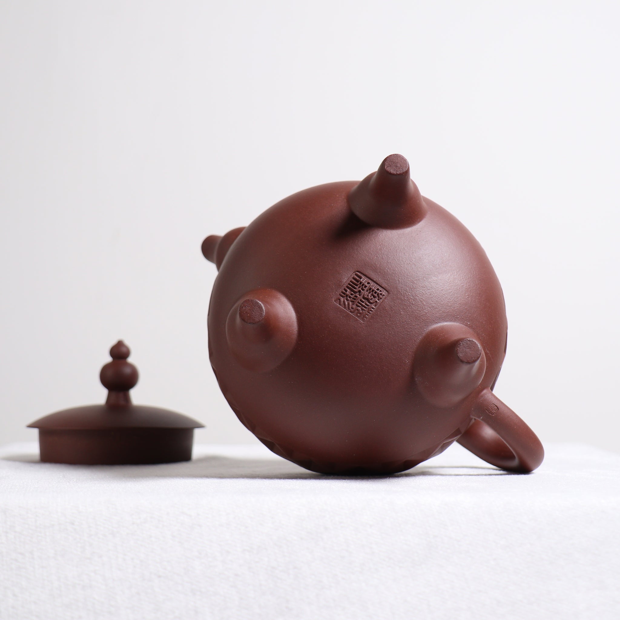 【Pearl of the Orient】Blue and purple sand teapot with bottom trough