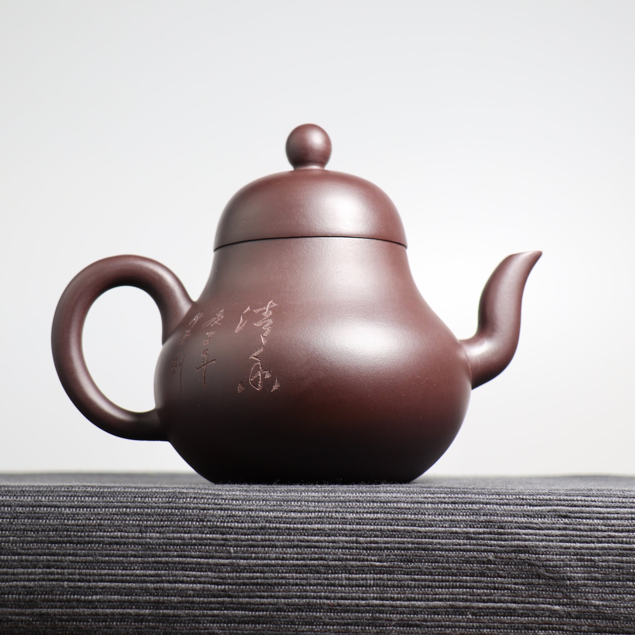 （已售出）【思亭】原礦紫泥刻畫紫砂茶壺