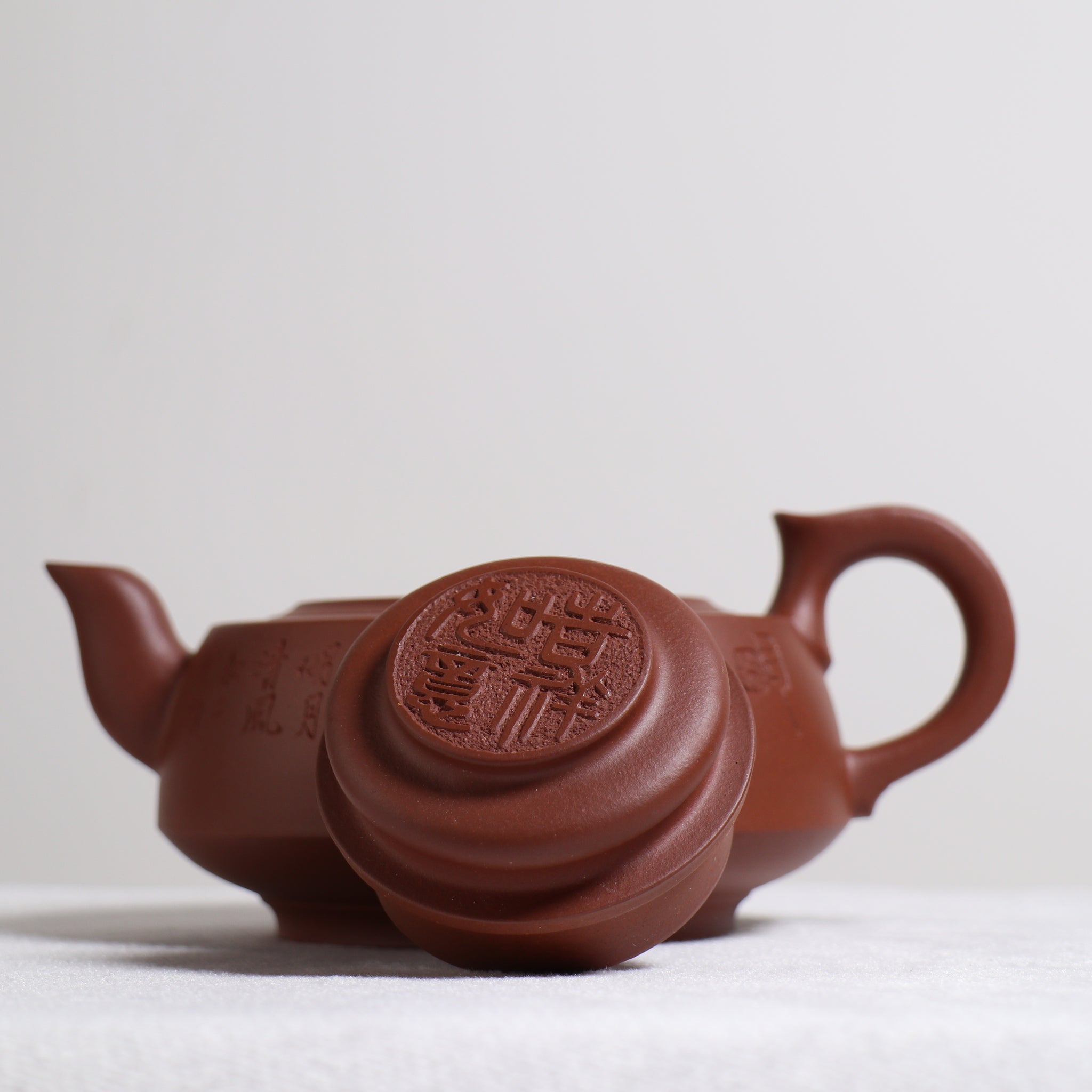 [Ruyi Zhoupan] Downhill Clay Calligraphy Purple Clay Teapot