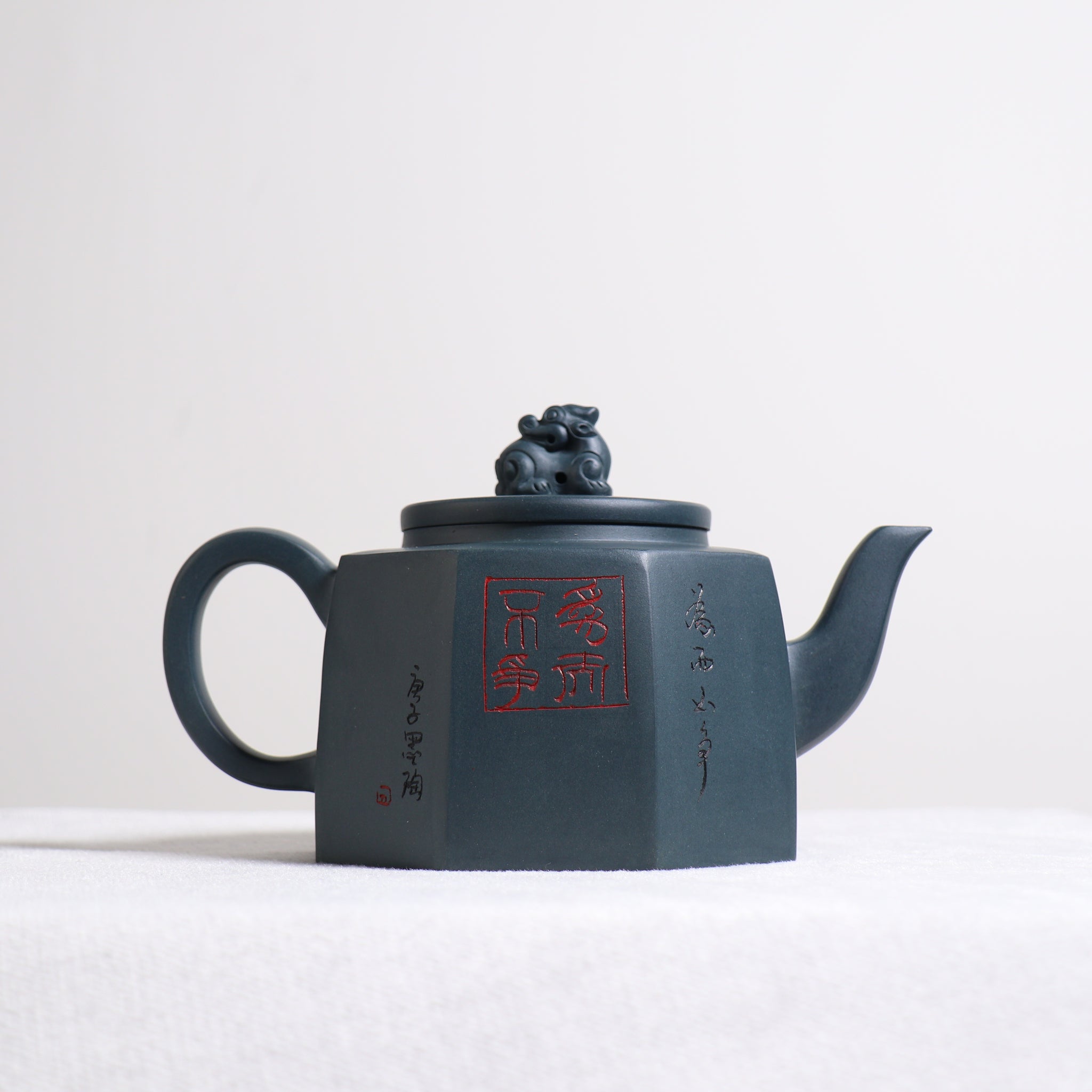 【Auspicious Beasts from Eight Directions】Purple clay teapot carved with azure clay