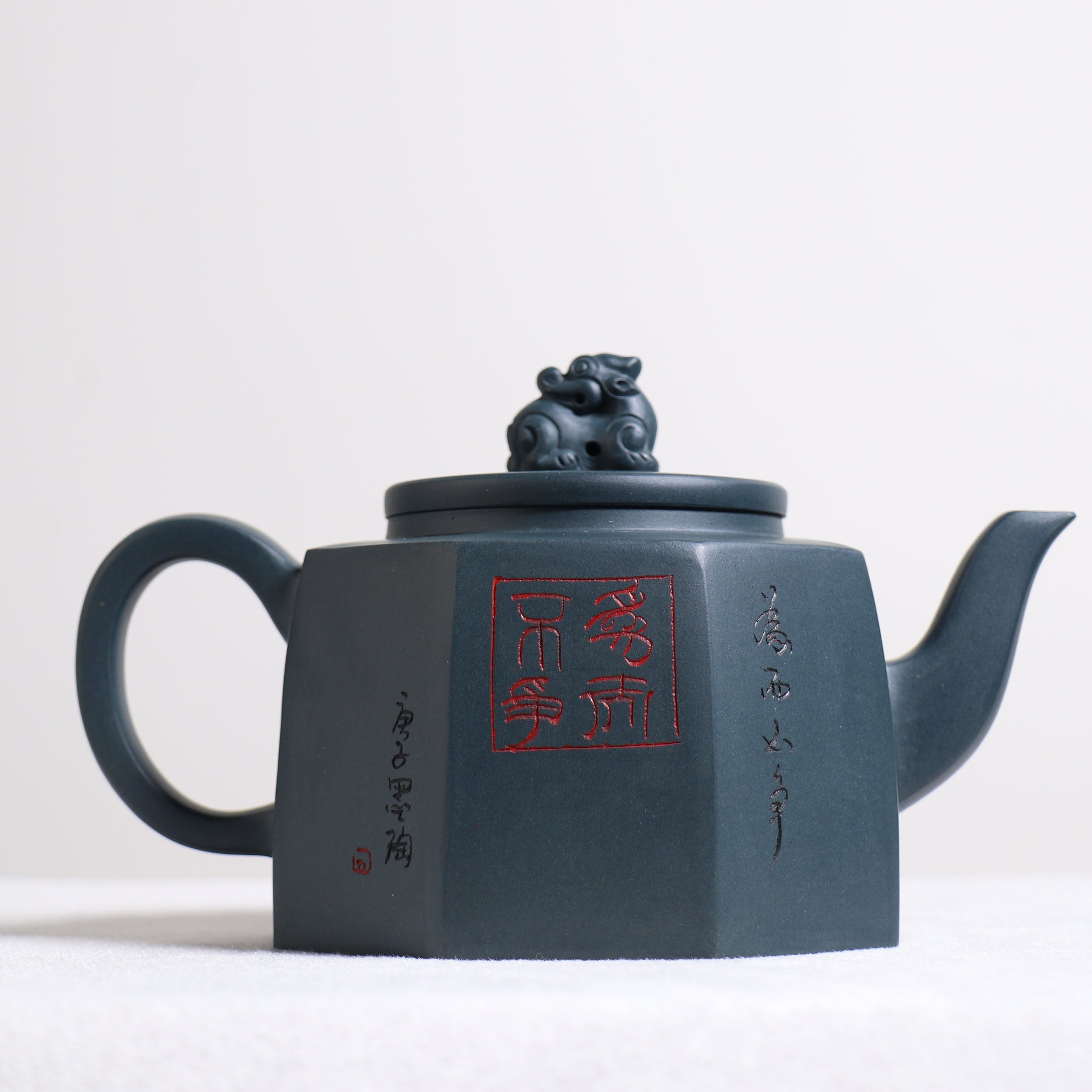 【Auspicious Beasts from Eight Directions】Purple clay teapot carved with azure clay