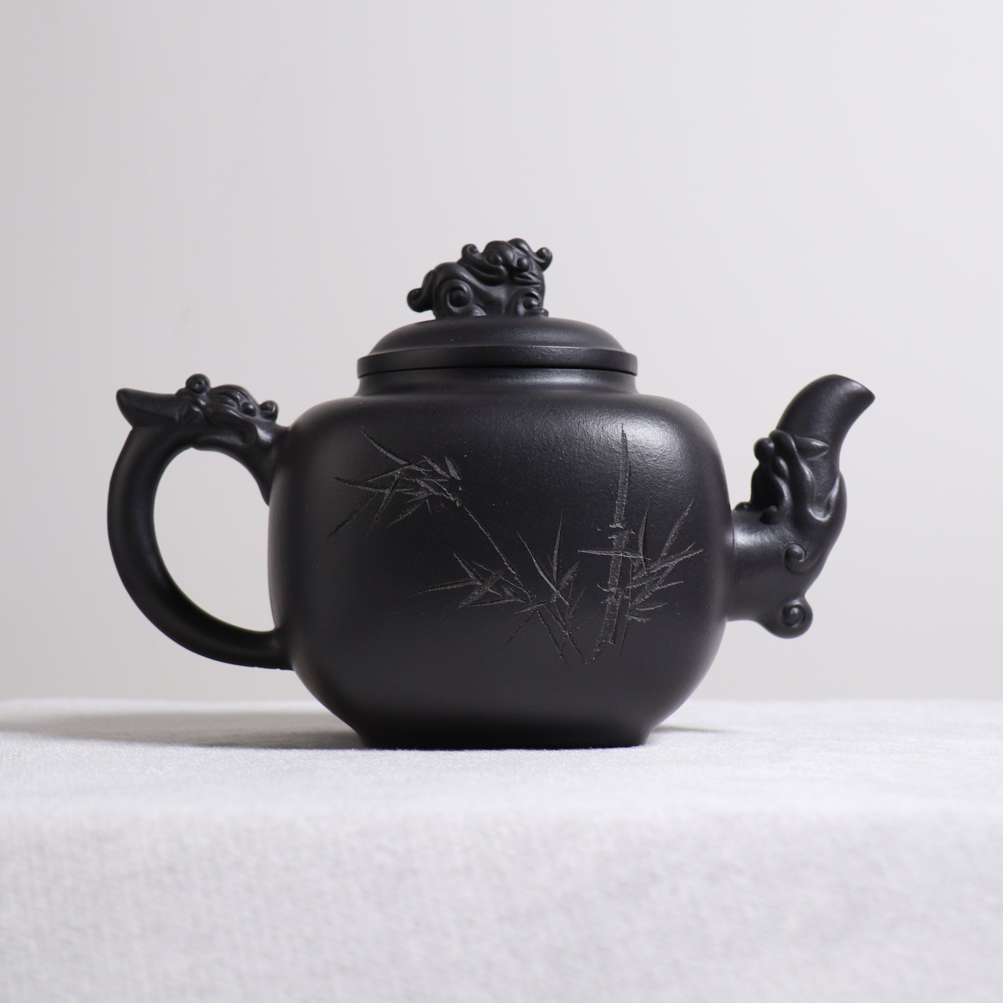 [Long Yin] Raw ore yellow auspicious animal purple sand teapot