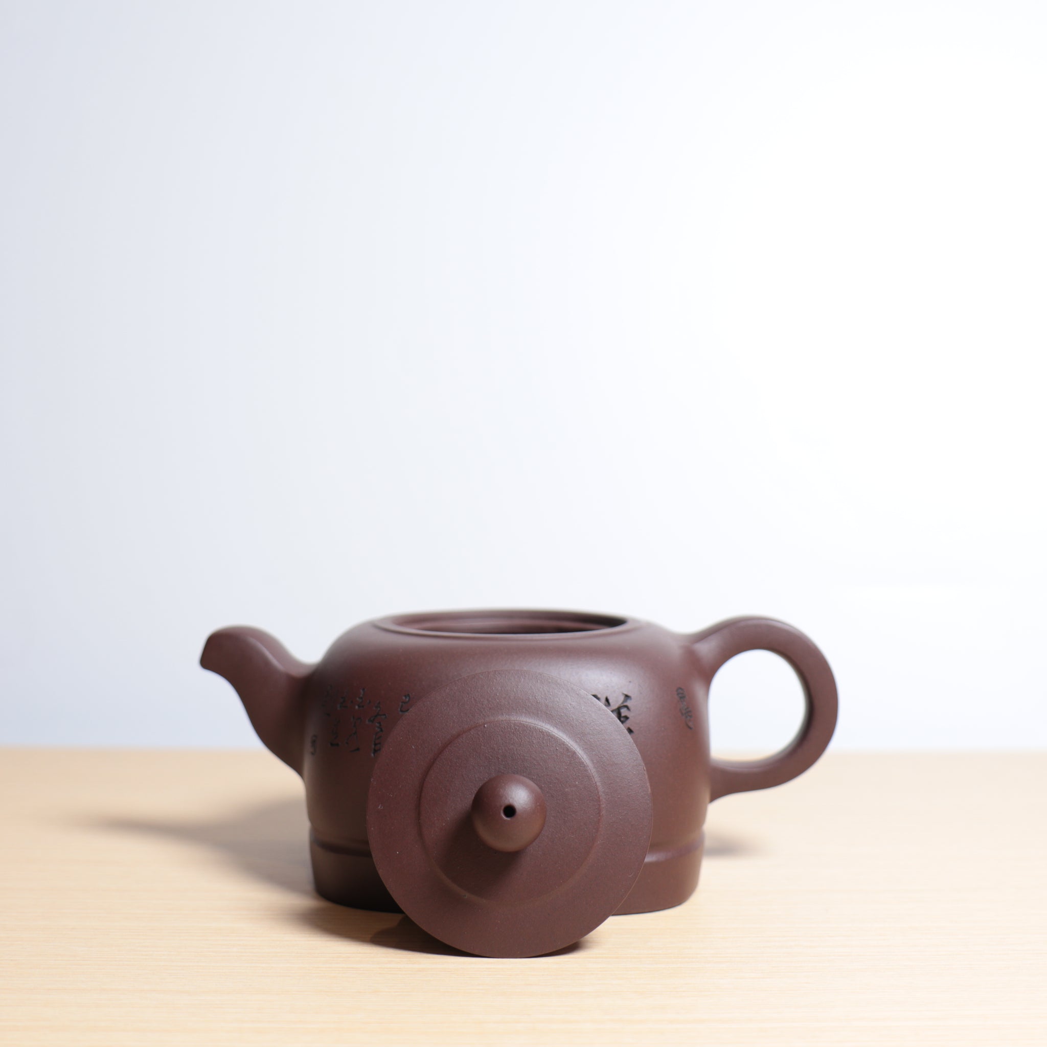 祥和】紫泥雕刻紫砂茶壺– Cha-Tailor Tea Specialist