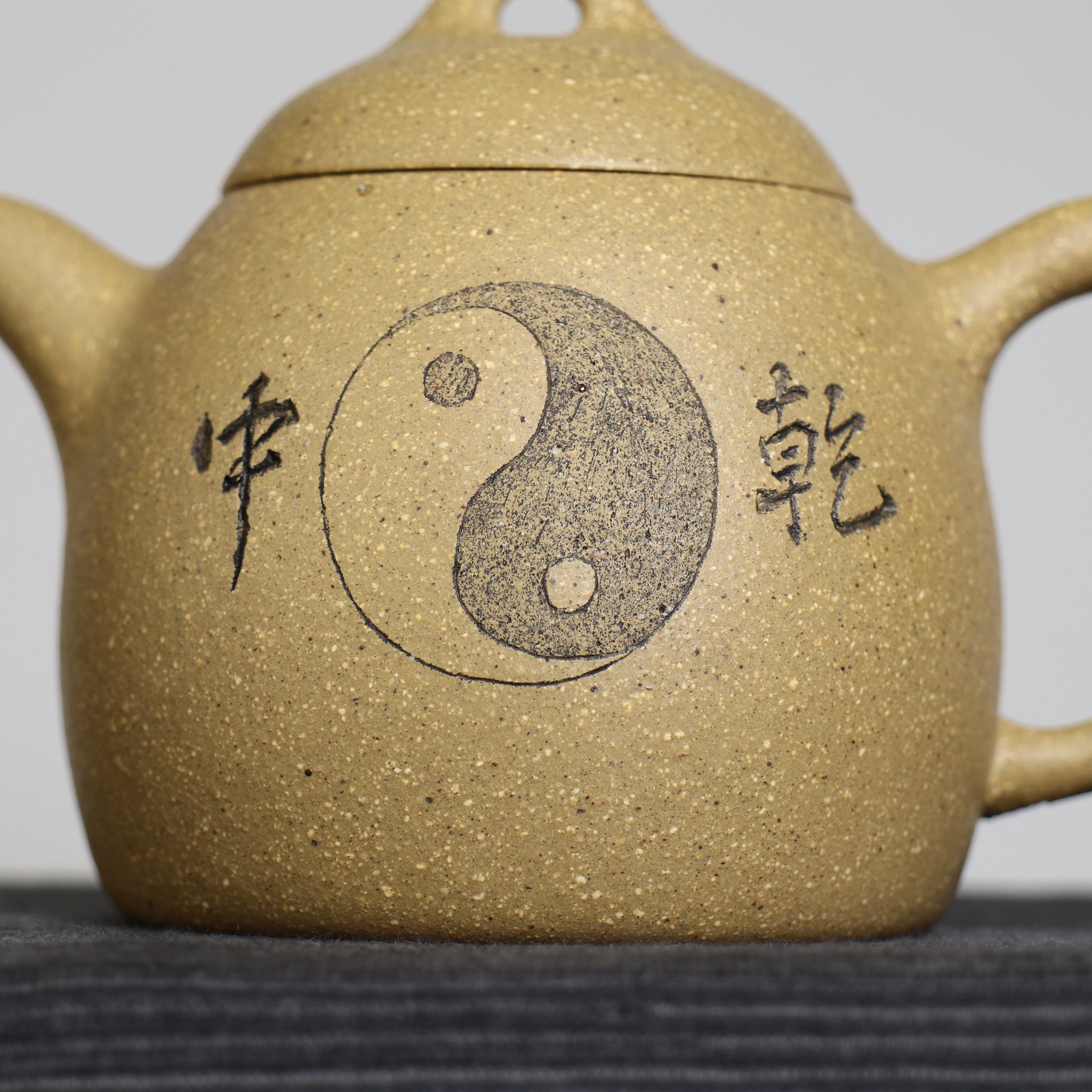 [Qin Quan] Fully handmade purple sand teapot with yellow section clay and universe picture