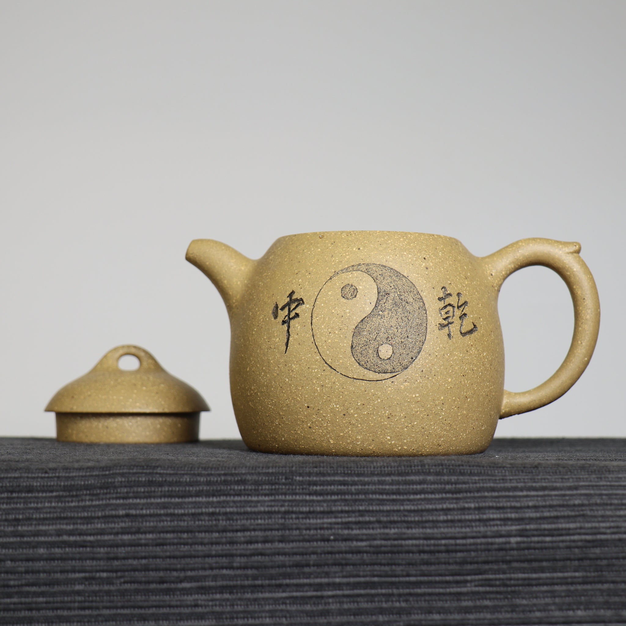 [Qin Quan] Fully handmade purple sand teapot with yellow section clay and universe picture