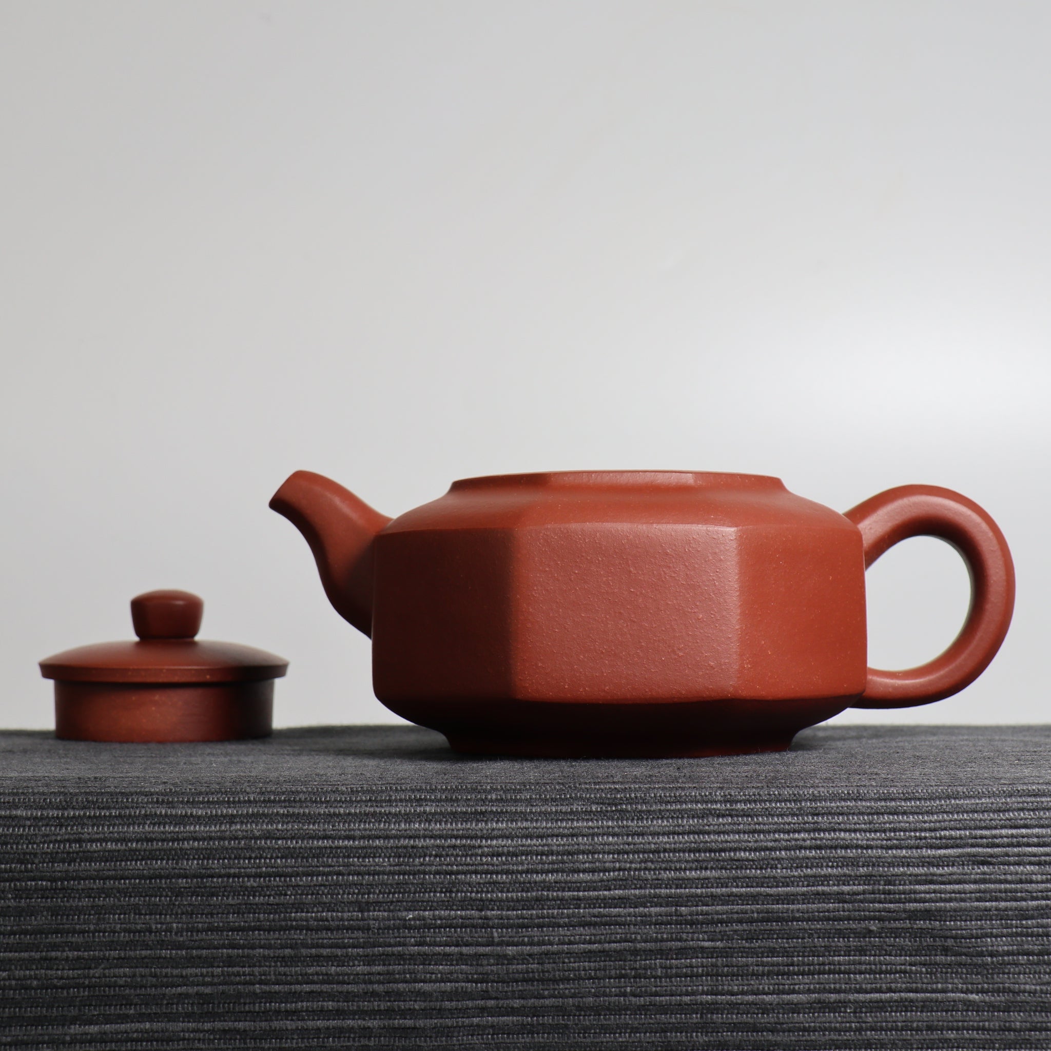 (Sold) [Heaven and Earth] Raw Mineral Dahongpao Teapot