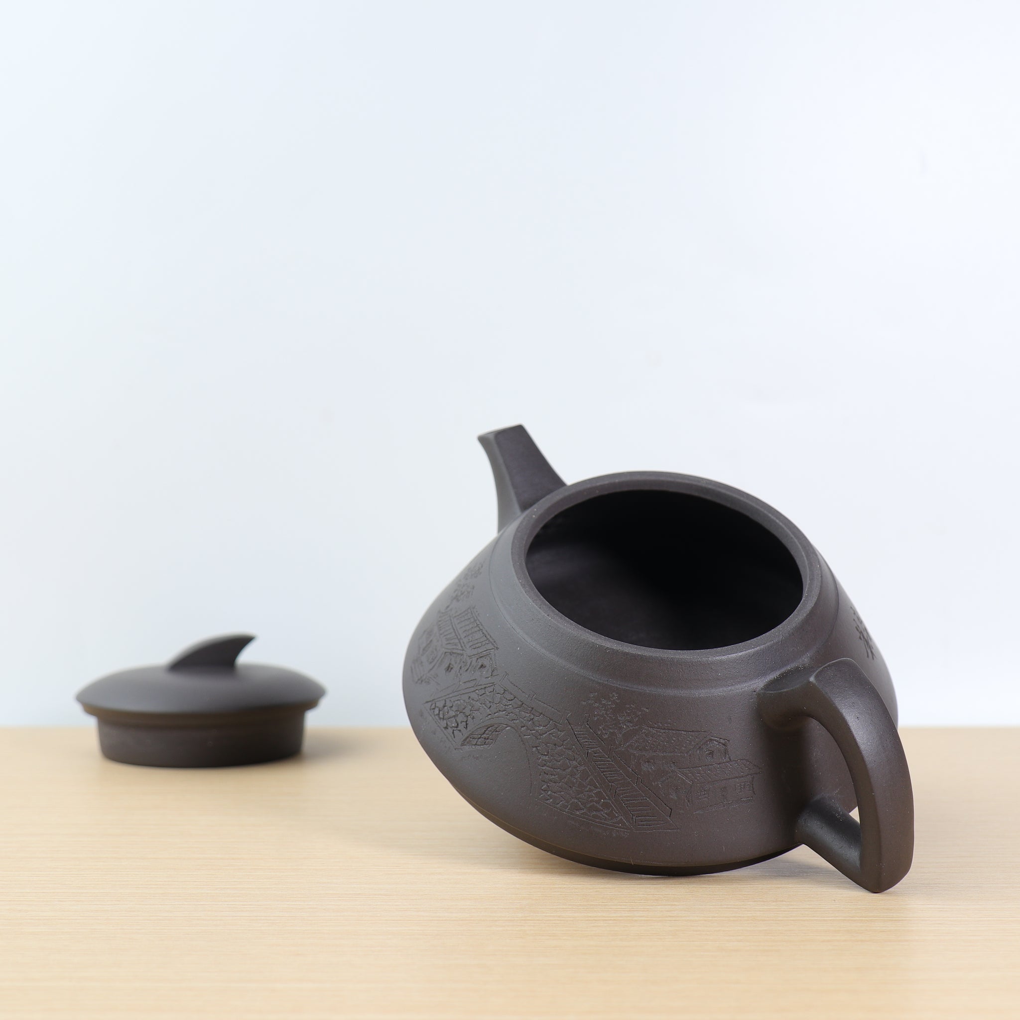 [Smooth sailing] Stone yellow carved purple sand teapot