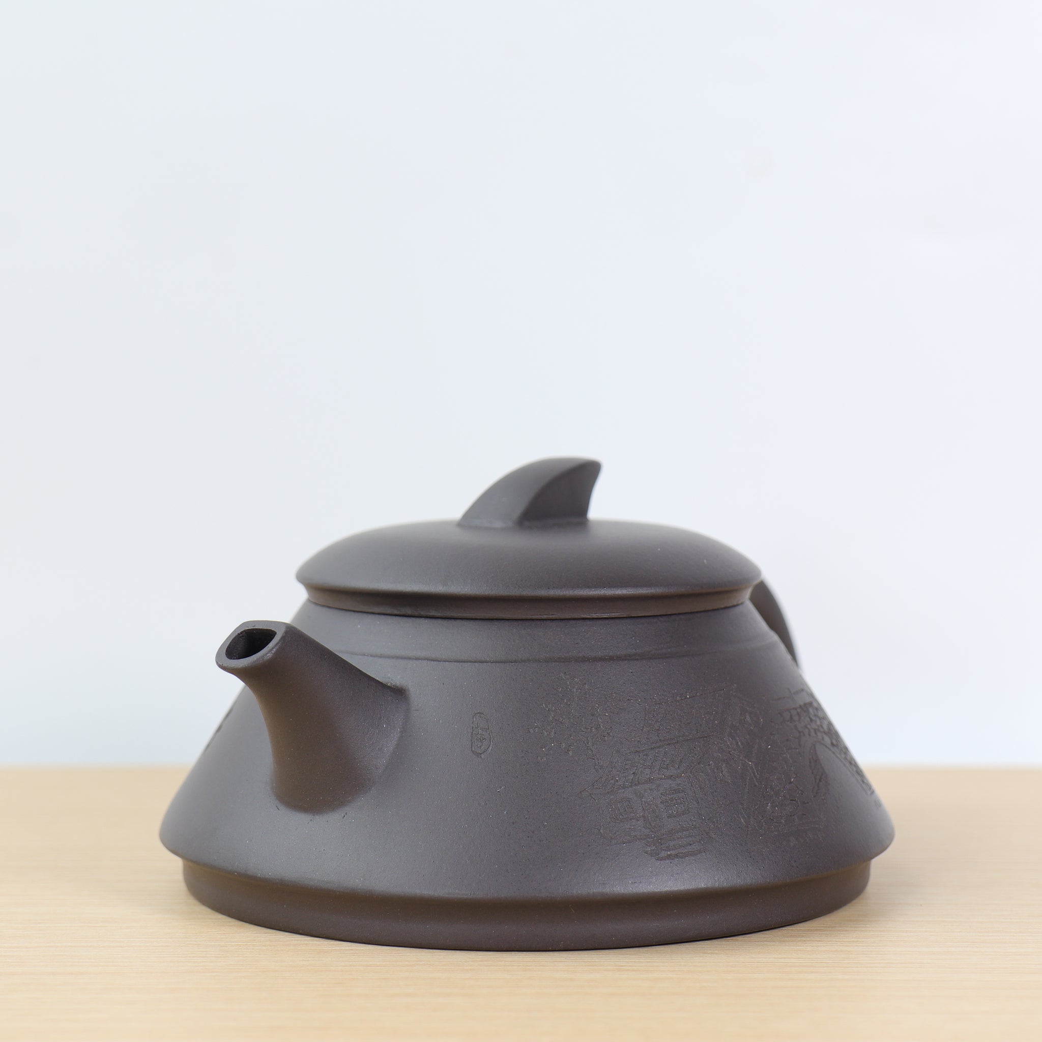 [Smooth sailing] Stone yellow carved purple sand teapot