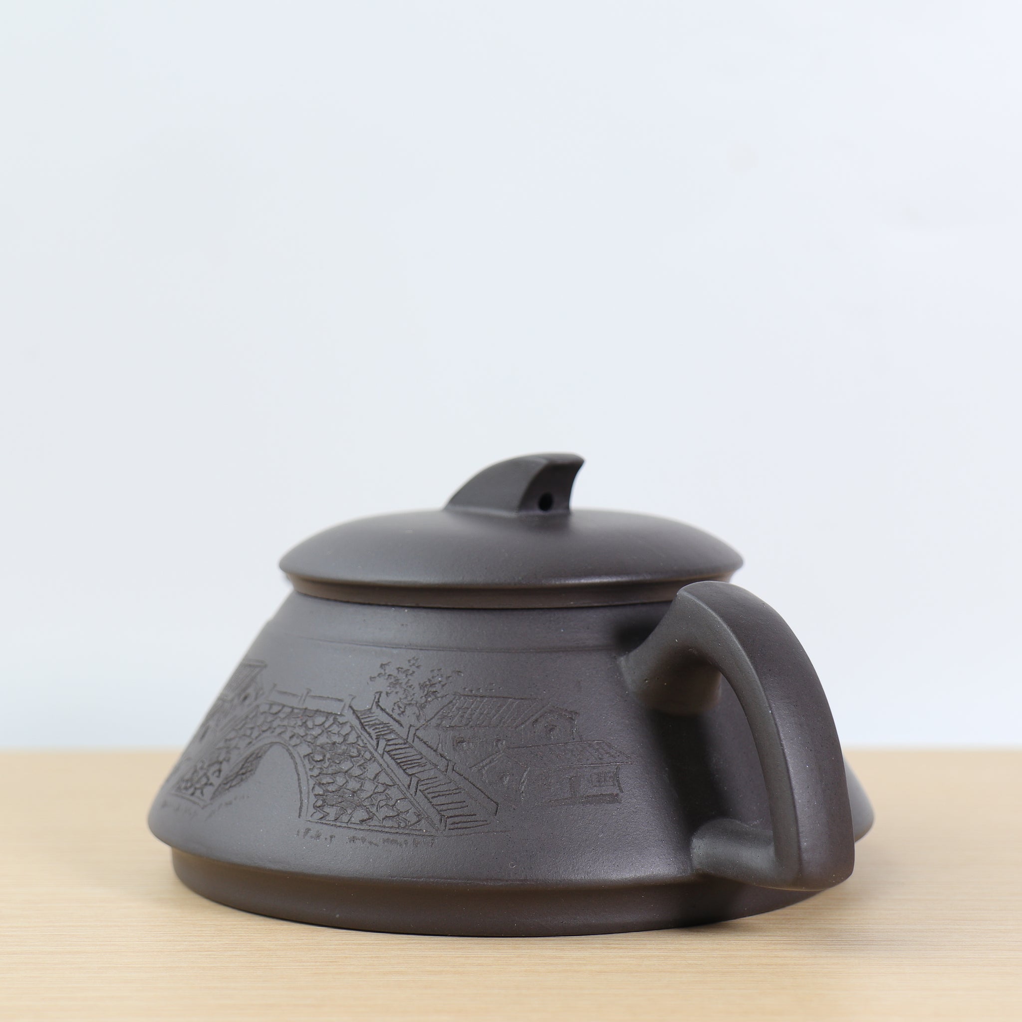 [Smooth sailing] Stone yellow carved purple sand teapot